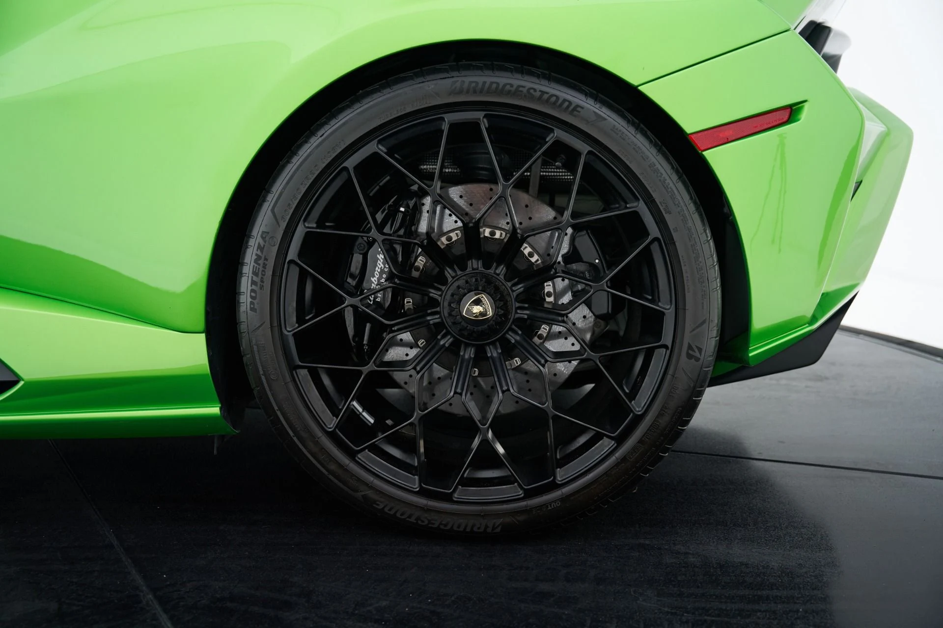 mph047_3070568918_Used_2024_Lamborghini_Huracan_STO_Base_1793231456_0ac5847f08