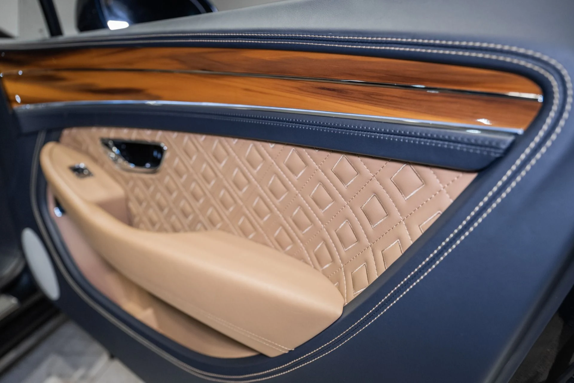 mph047_3073094874_Used_2021_Bentley_Continental_GTC_V8_1784574024_73eacf30b7