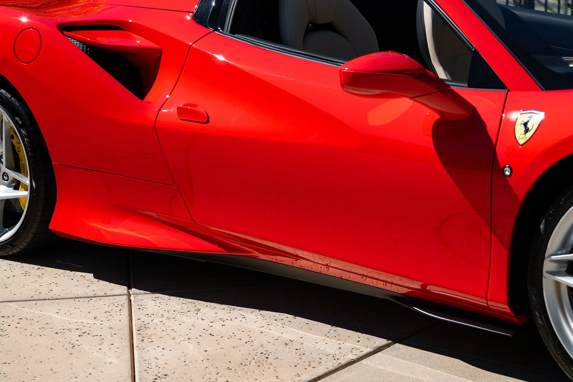 mph047_3087972145_Used_2022_Ferrari_F8_Spider_1791574017_e3d028cb30