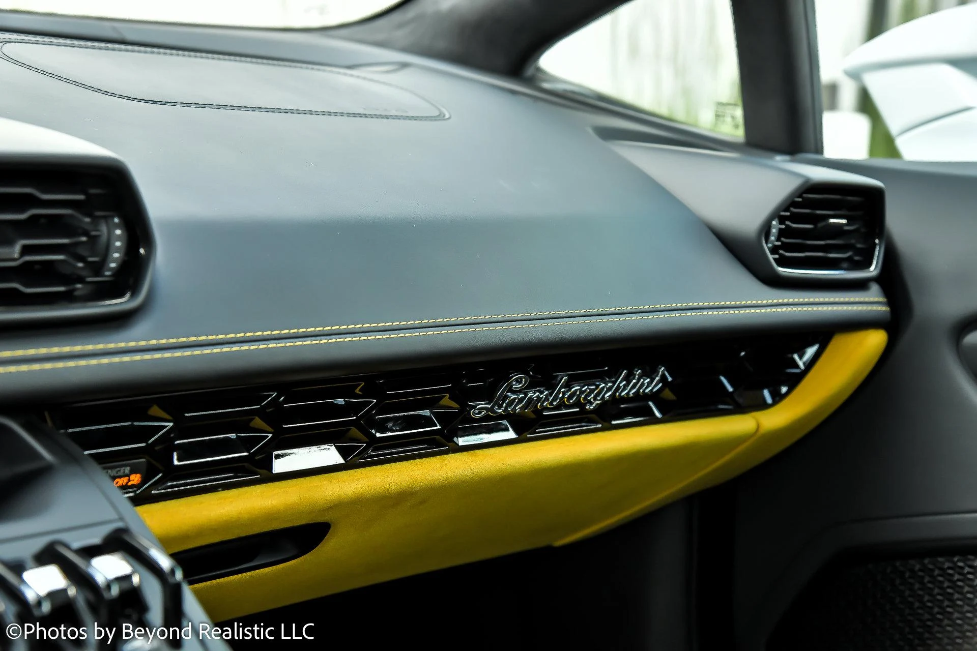 mph047_308827049_Used_2019_Lamborghini_Huracan_LP_580_2_S_1766655577_d65d7cdaa4