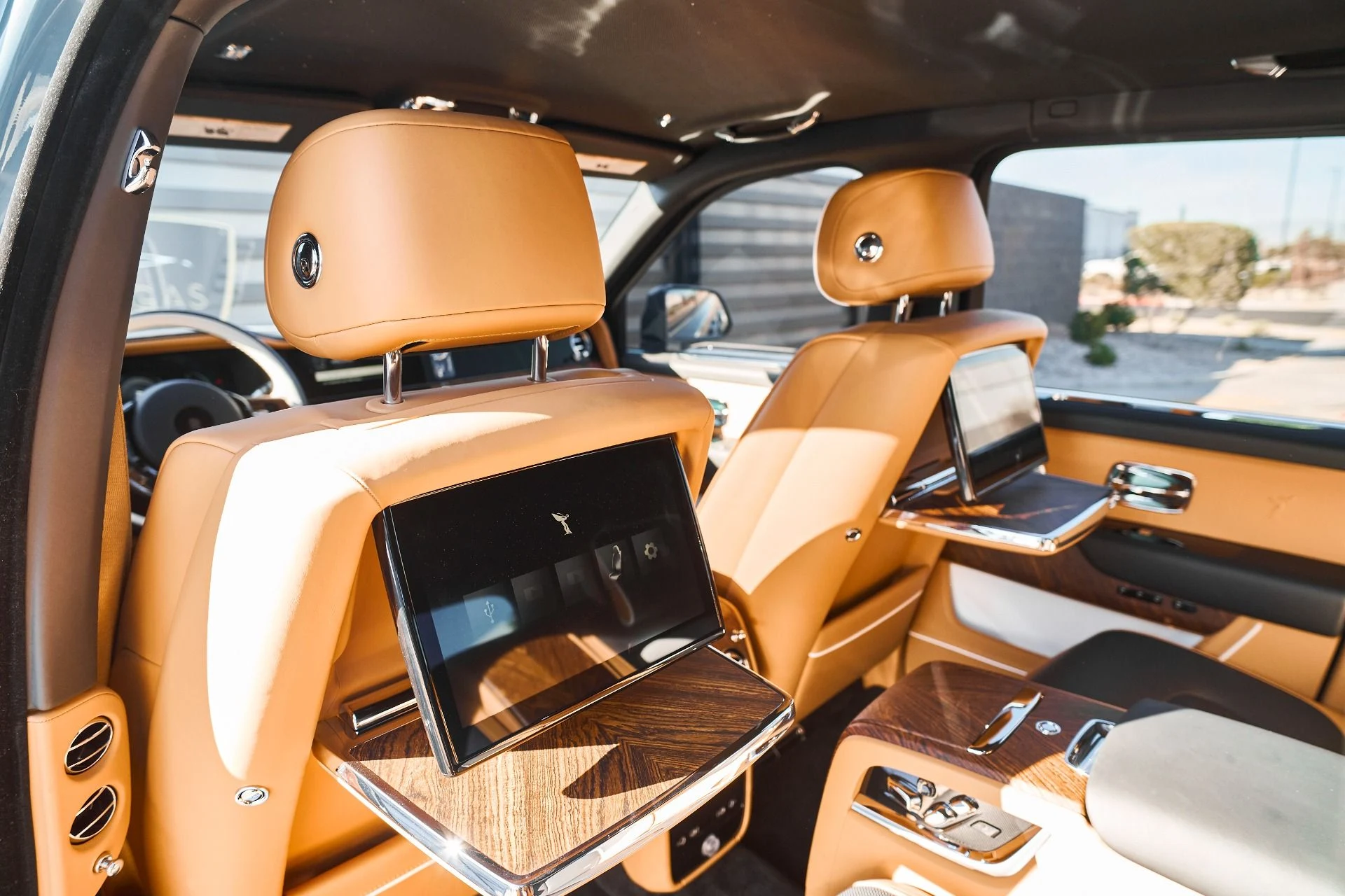 mph047_3110147659_Used_2025_Rolls_Royce_Cullinan_Base_1766020424_21aa36d245