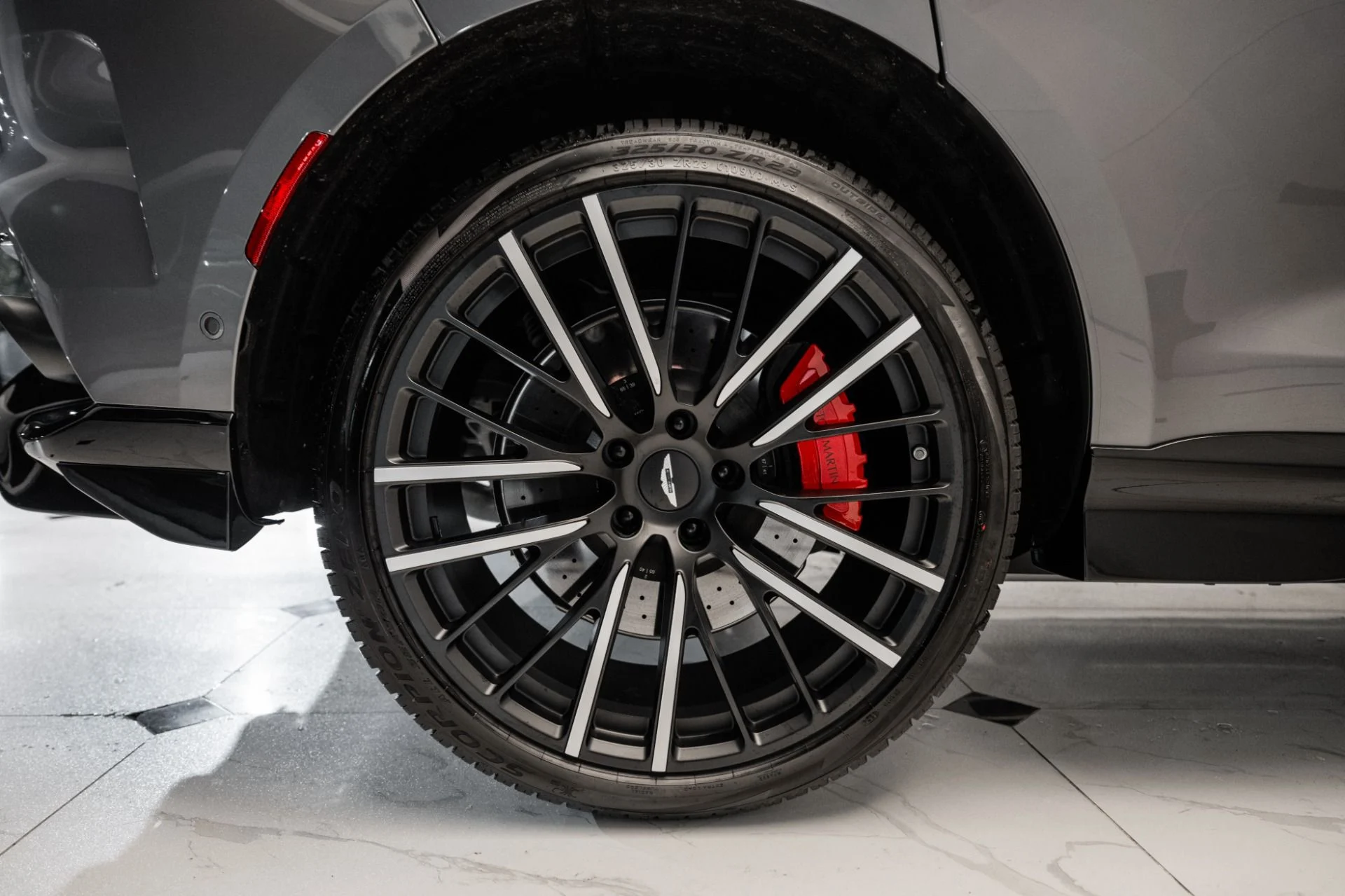 mph047_31221193_Used_2025_Aston_Martin_DBX_707_1734711890_7a7199ae09