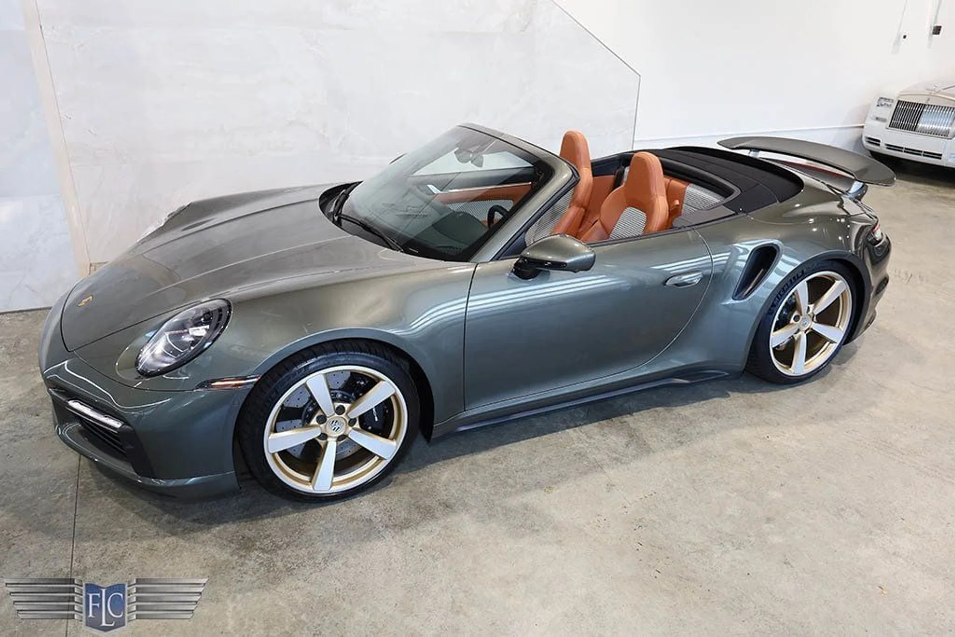 mph047_3128576969_used_2024_porsche_911_turboscabriolet_9689_22927458_48_1024_e69af21031