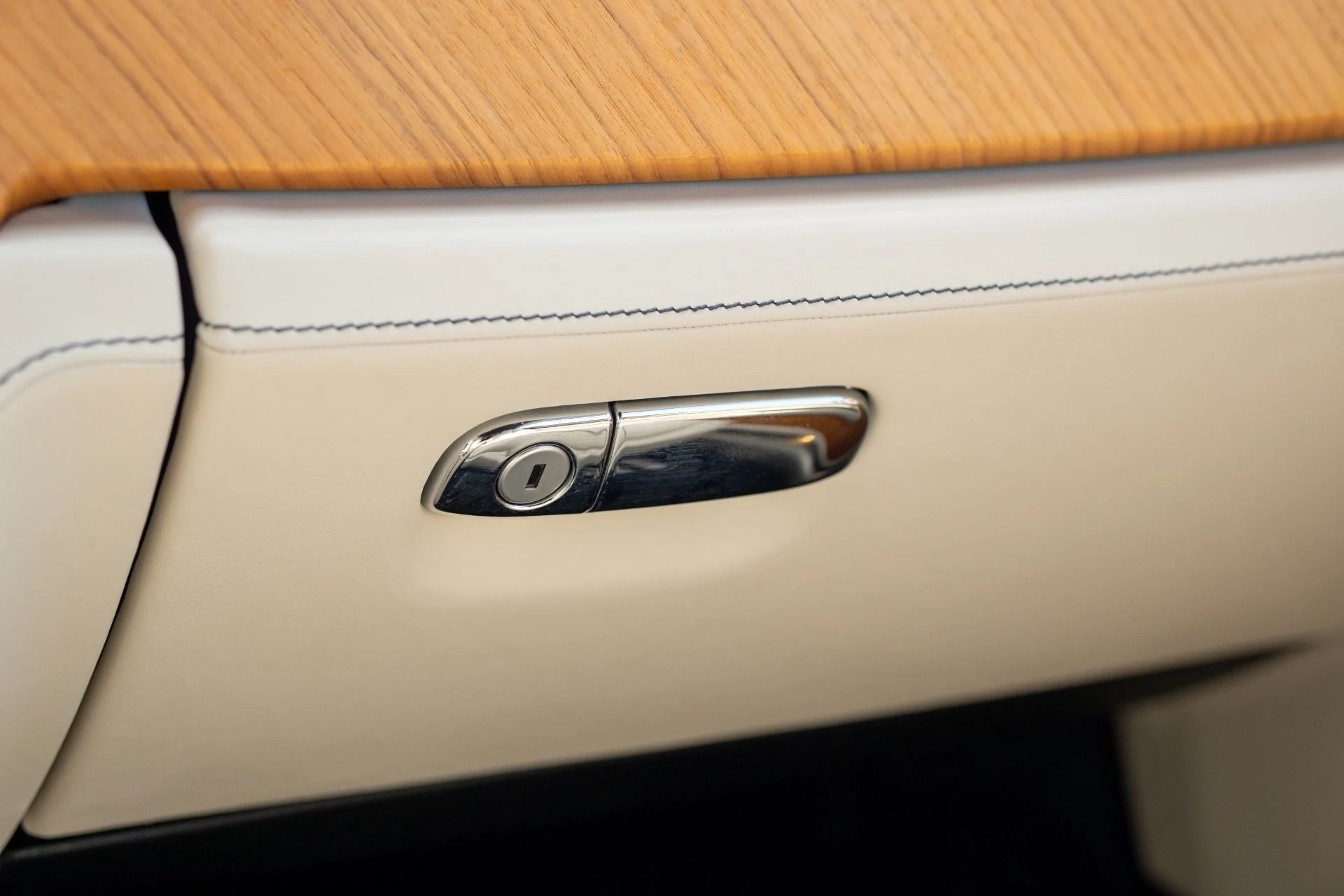 mph047_3129853776_Used_2016_Rolls_Royce_Wraith_1762887509_f99207dbc5