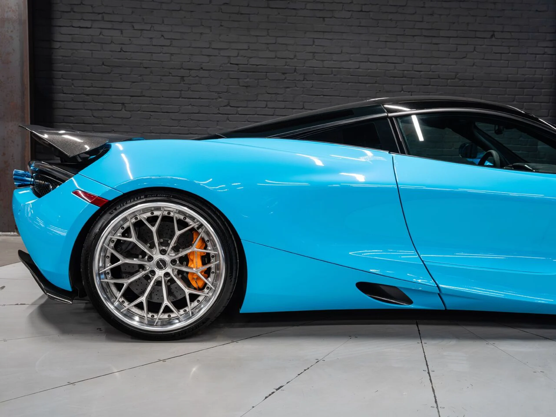 mph047_3143912530_mclaren_720s_2018_62d48f71c6