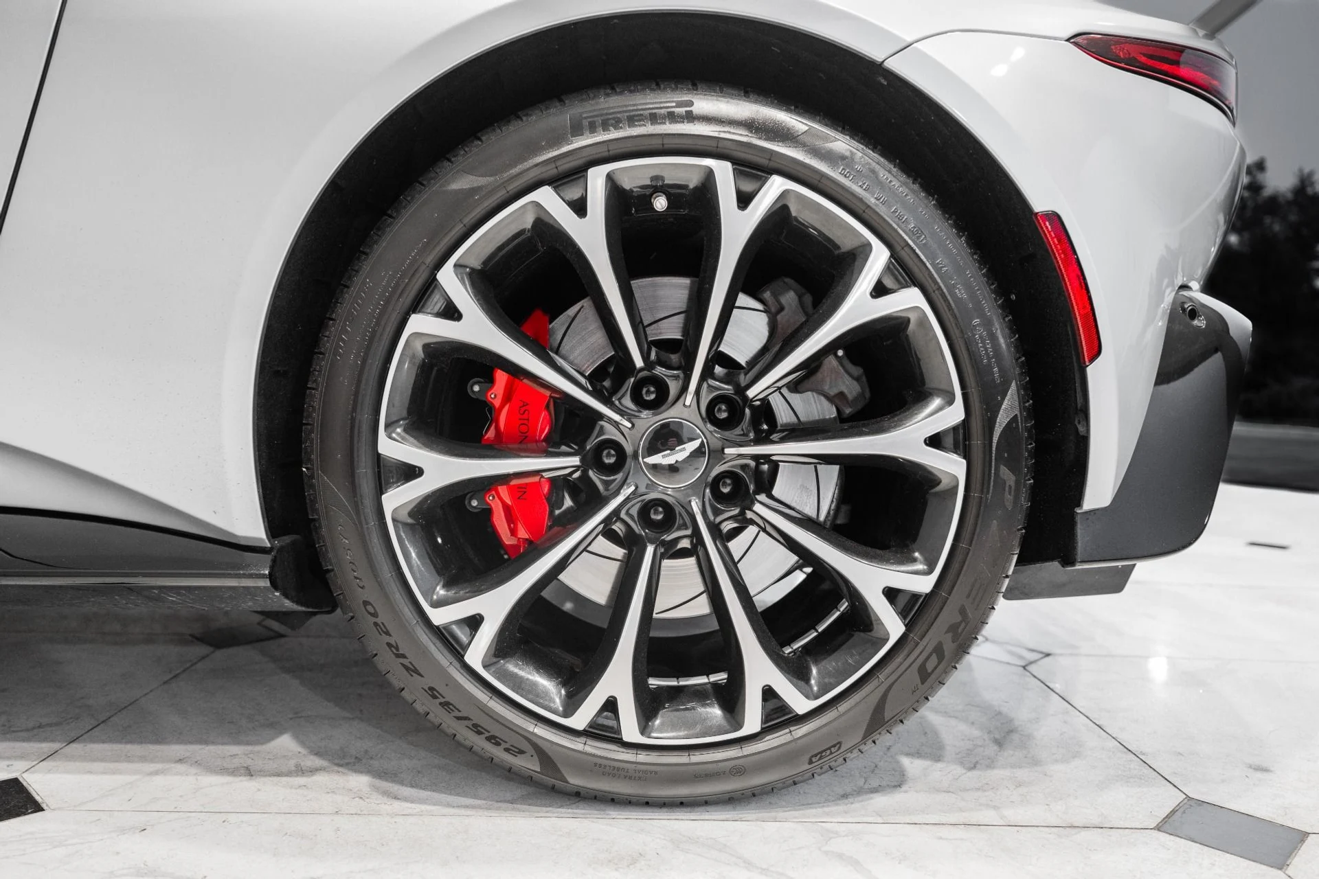 mph047_3153106777_Used_2019_Aston_Martin_Vantage_1779799907_28cd9e6ed4