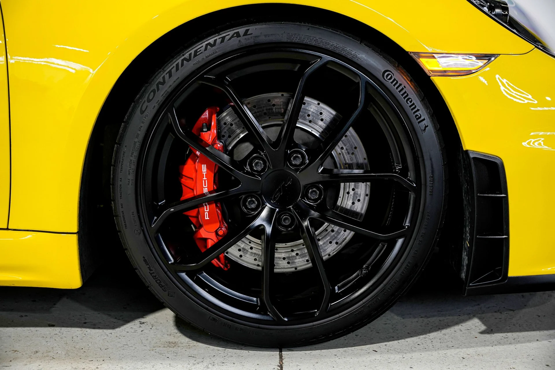 mph047_3195888979_9817cadf80ac014c95c46aa419e84588x_2a48b669cc