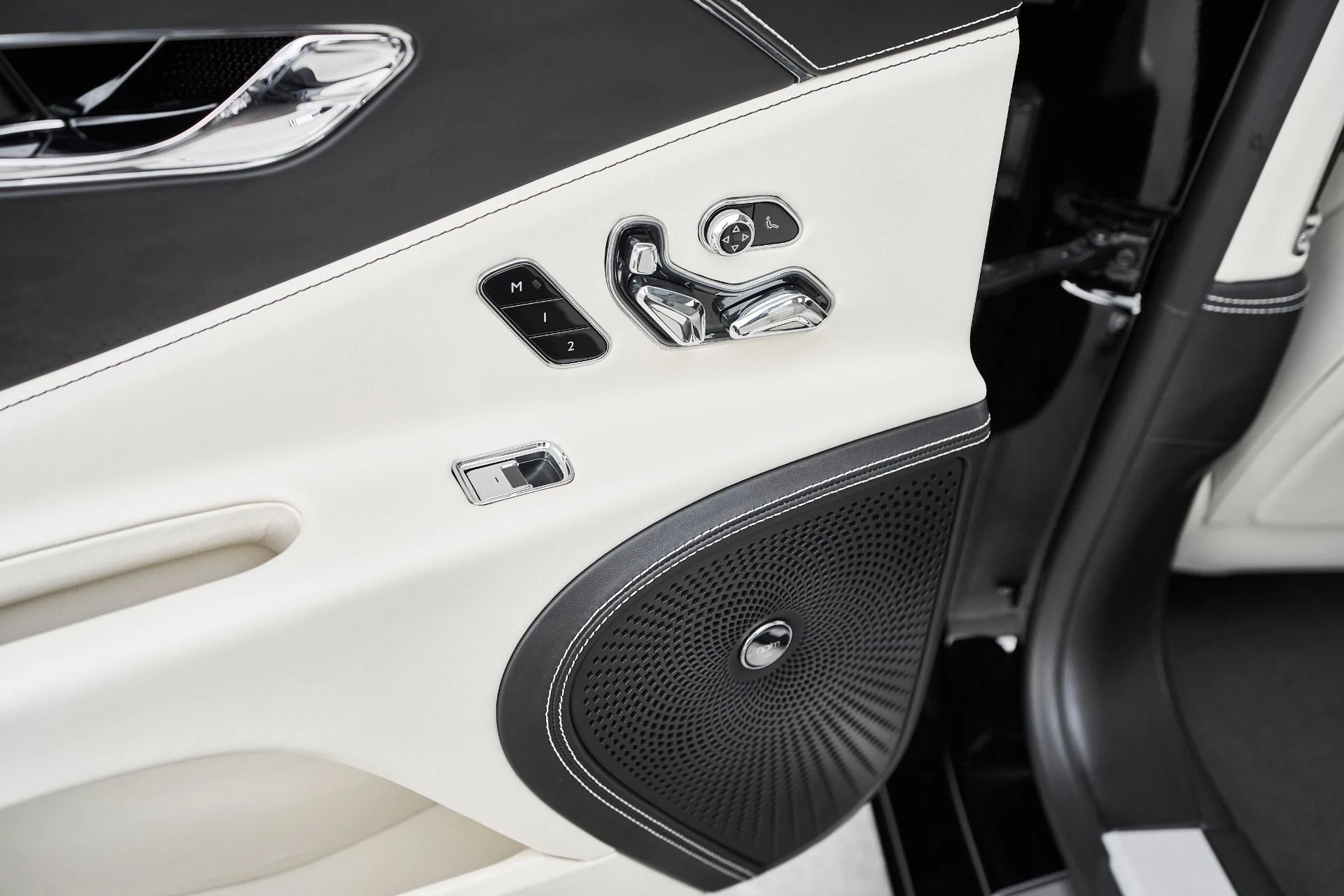 mph047_3202210566_Used_2022_Bentley_Flying_Spur_V8_1763502841_5f55e5f30c