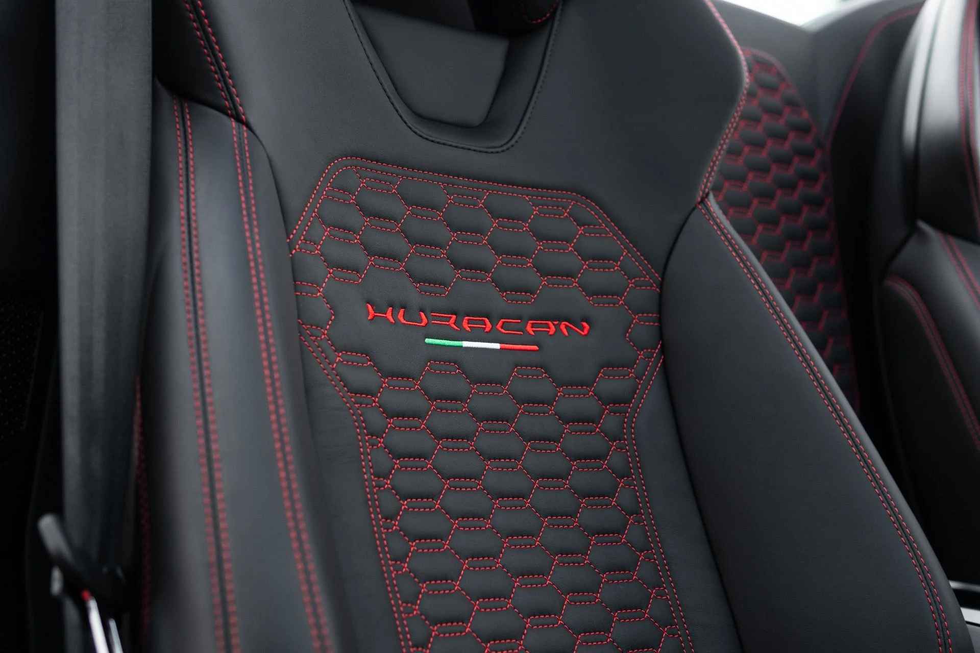 mph047_3204285200_Used_2018_Lamborghini_Huracan_LP_580_2_Spyder_1766443768_4193d39958