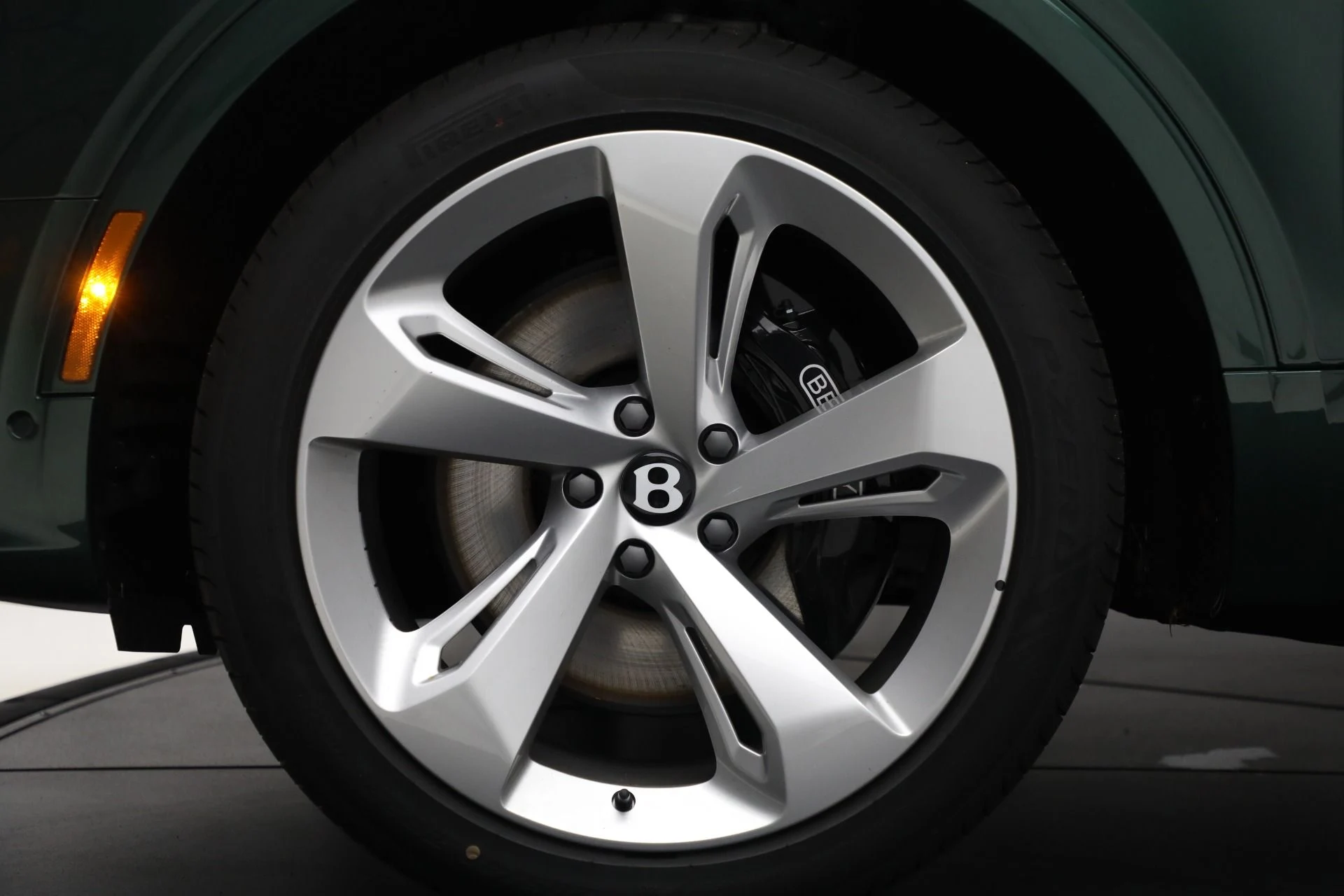 mph047_3233526433_New_2025_Bentley_Bentayga_V8_ce87f7d92c