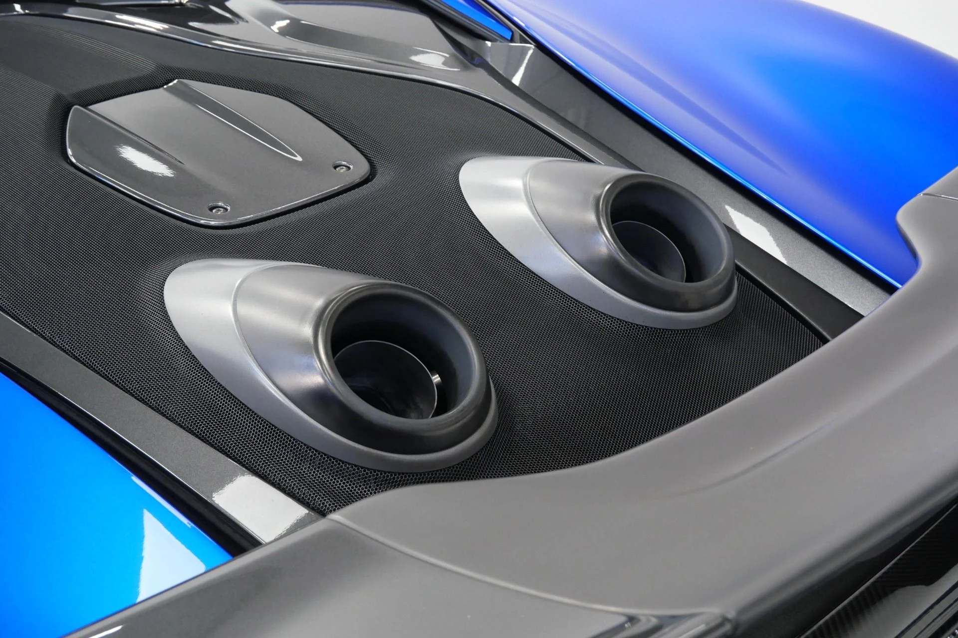 mph047_3259490916_Used_2019_Mc_Laren_600_LT_Carbon_Packs_1_and_2_Bowers_and_Wilkins_Audio_Ultra_Lightweight_Wheels_1767975670_9ee1831a50