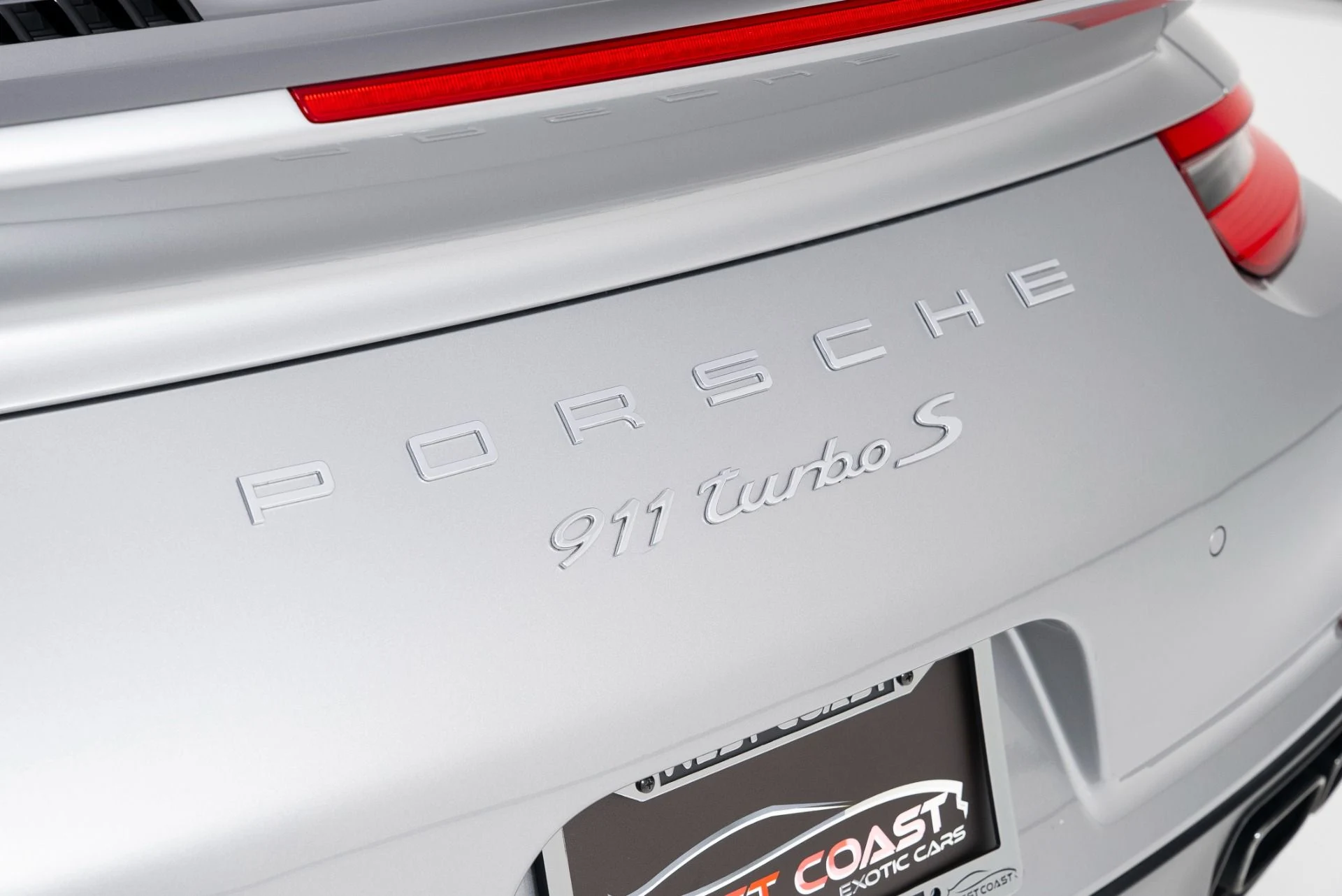 mph047_3265648284_Used_2017_Porsche_911_Turbo_S_1757541104_2efea6caa3