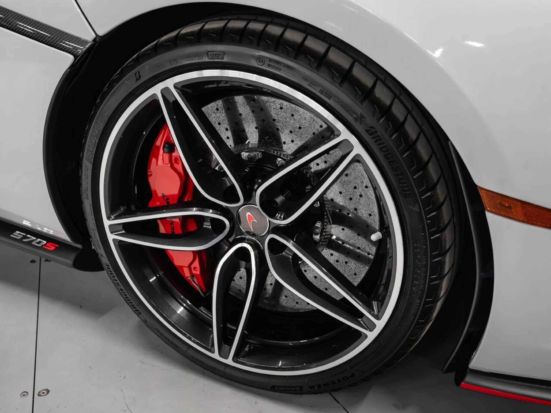 mph047_3285733541_mclaren_570s_2017_e39bea2604