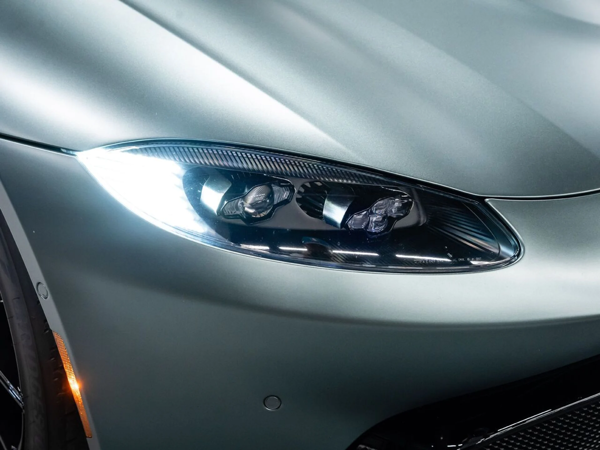 mph047_3299873205_aston_martin_vantage_2020_bf5024d17c