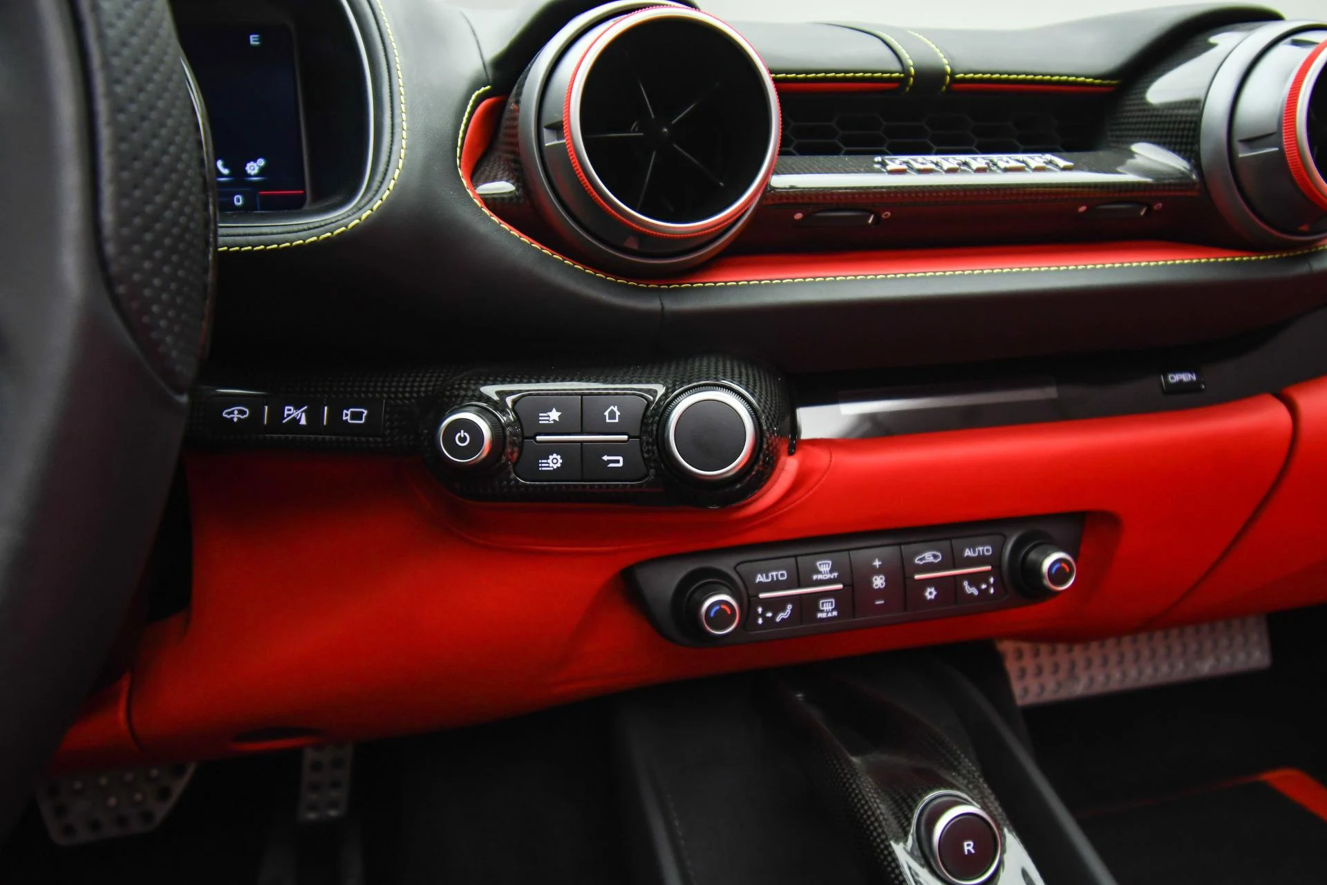 mph047_3301514422_Used_2021_Ferrari_812_GTS_1753257470_a5d6915b31