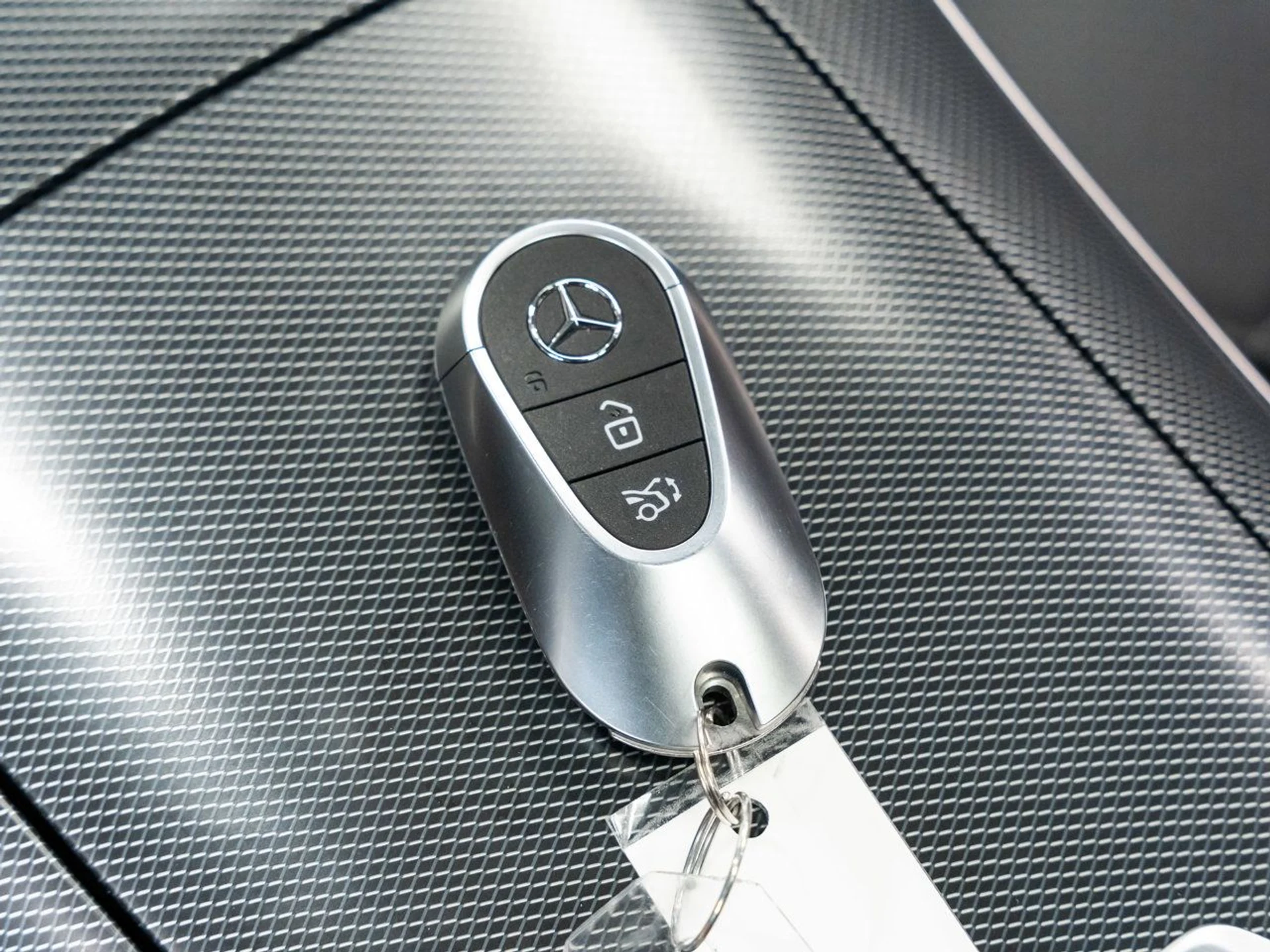 mph047_3307808744_mercedes_benz_glc_2025_85b1d7ea5e