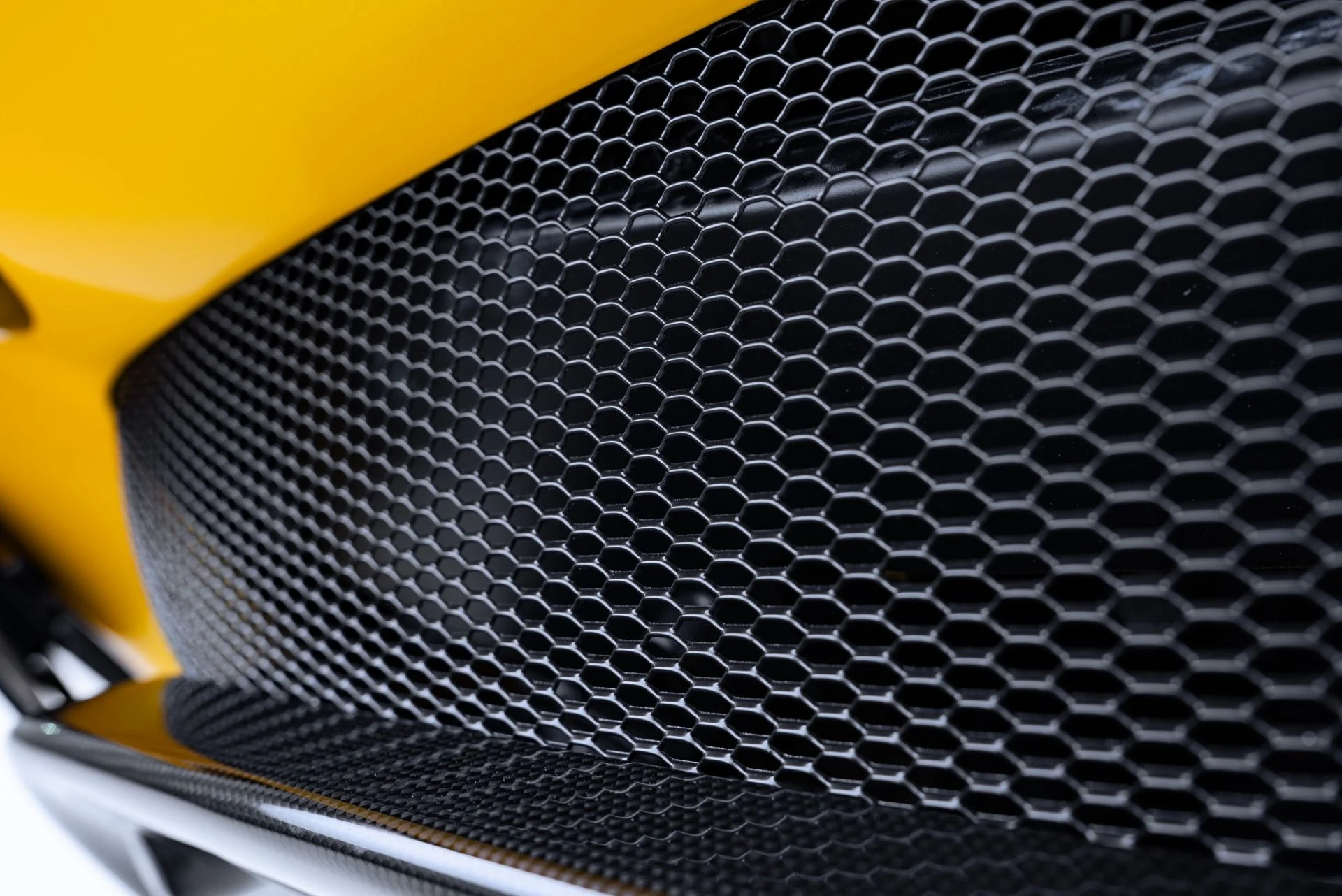 mph047_331026033_Used_2023_Ferrari_SF_90_Spider_1773351292_10059914ff