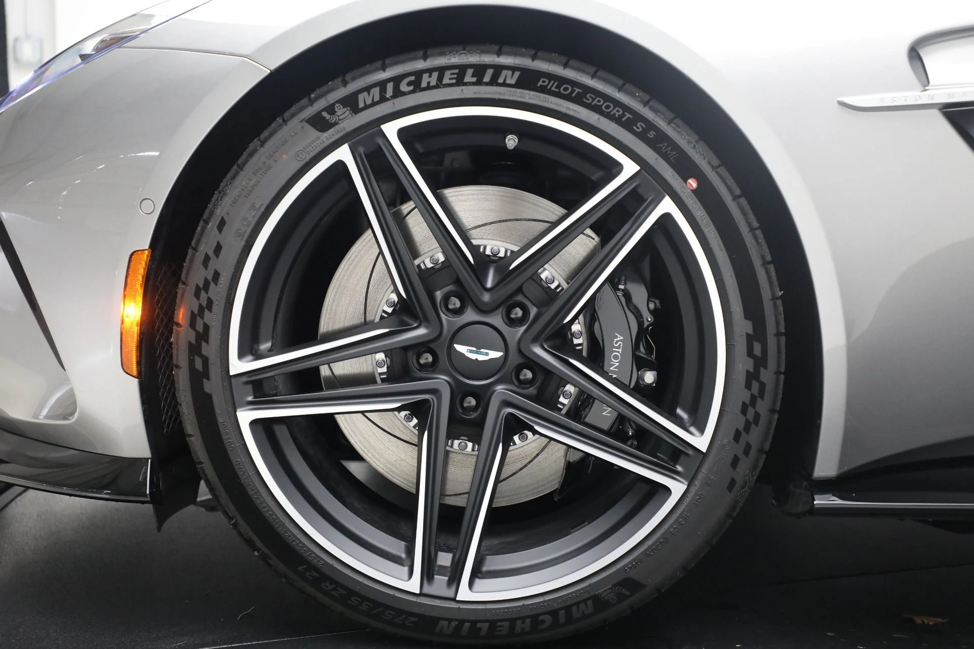 mph047_3340067974_New_2026_Aston_Martin_Vantage_Roadster_1762286648_3b5eeeaae8