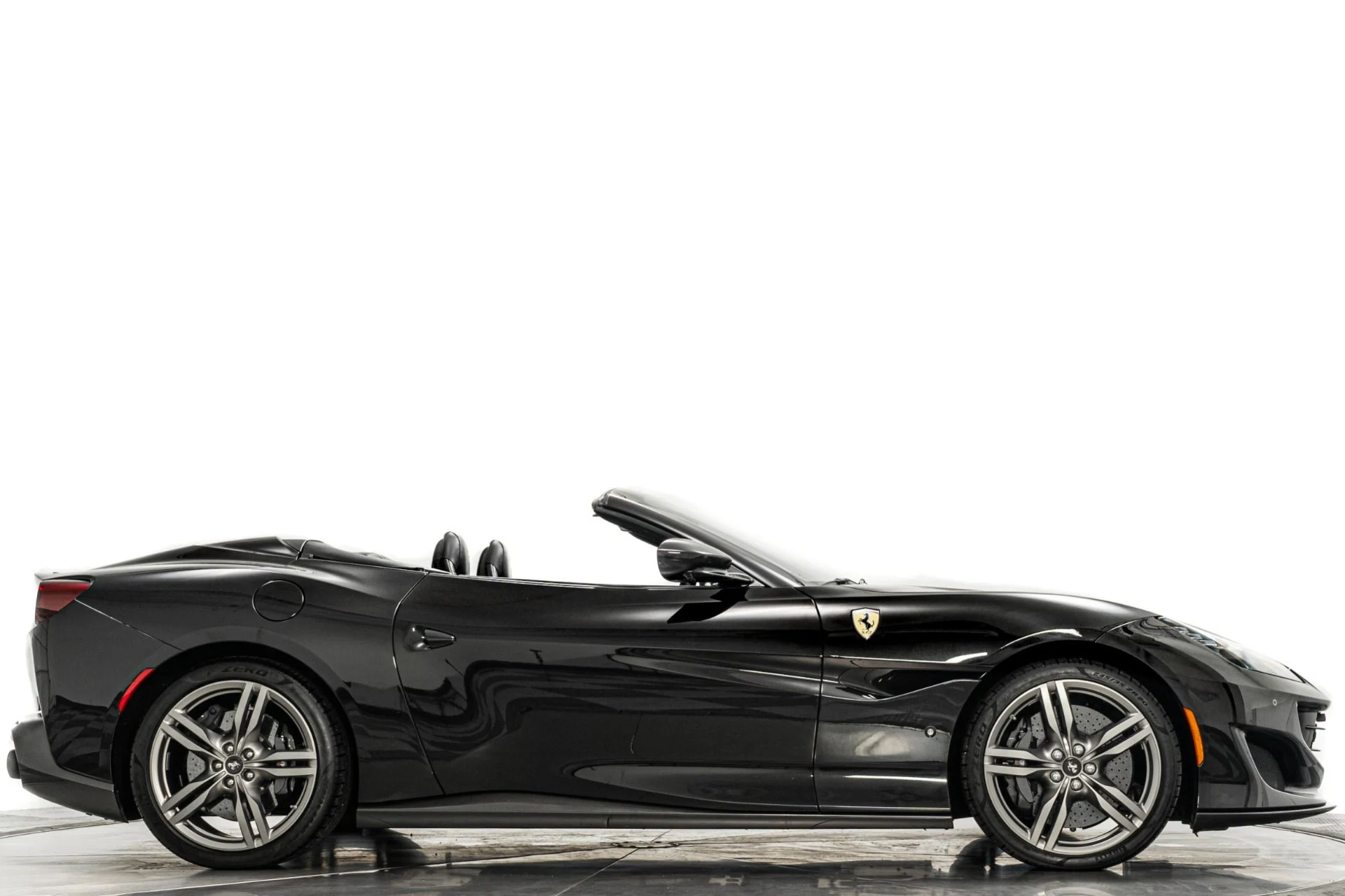 mph047_3342285918_Used_2020_Ferrari_Portofino_Lots_of_Interior_Carbon_Square_Quilting_Magneride_Suspension_1763996776_27faeecd07