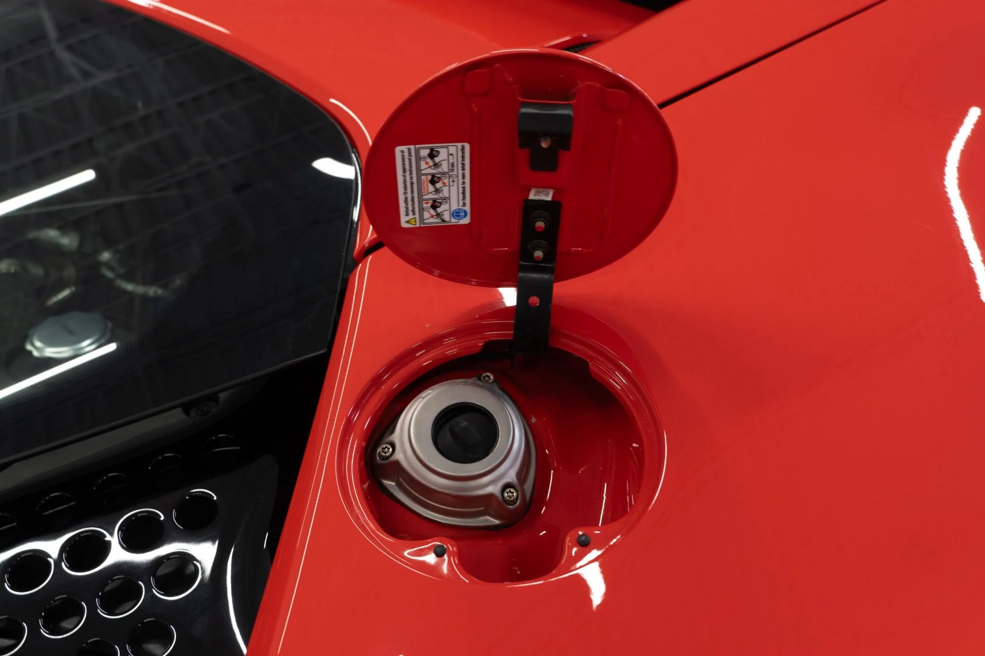 mph047_3352934230_Used_2022_Ferrari_SF_90_Stradale_1736189132_20ba9c47a4