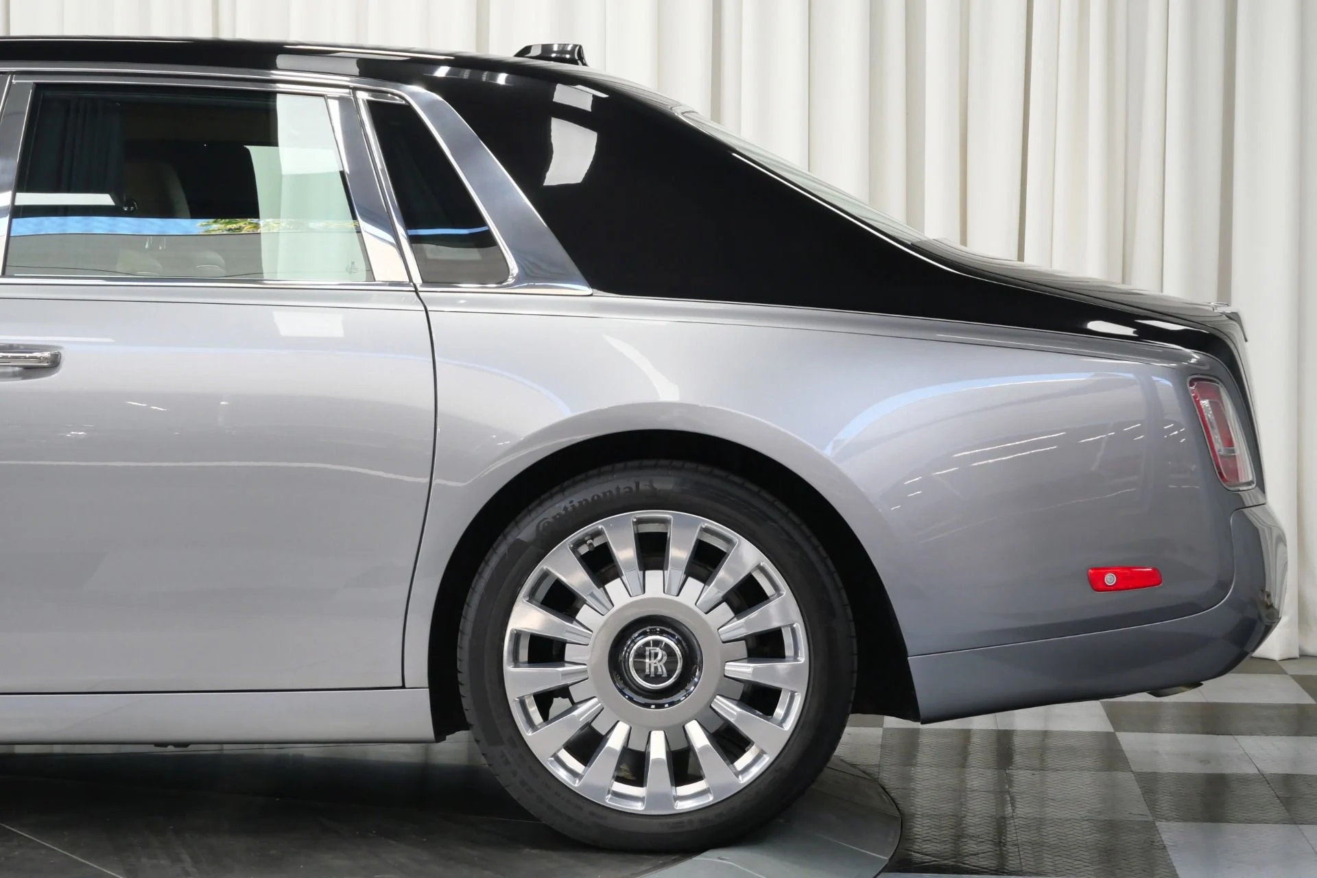 mph047_3428408505_Used_2020_Rolls_Royce_Phantom_1760120905_91ad5e687b