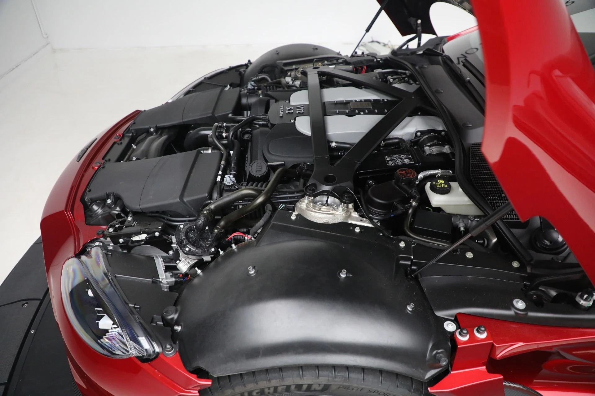 mph047_3440194154_Used_2023_Aston_Martin_Vantage_V12_6b2f31a2e8
