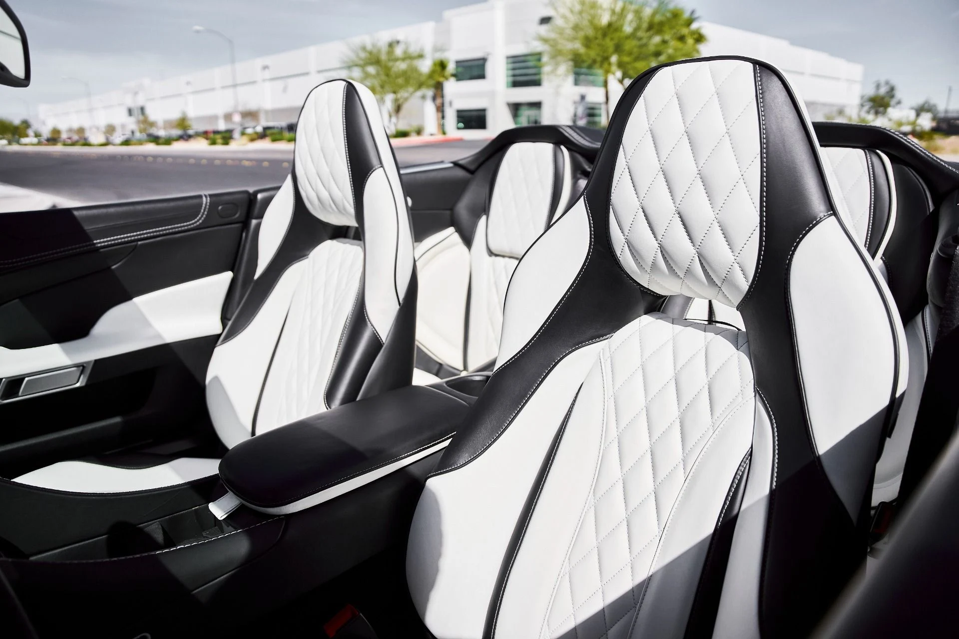 mph047_3479271950_Used_2017_Aston_Martin_Vanquish_Volante_1773797526_985c1cd3e1