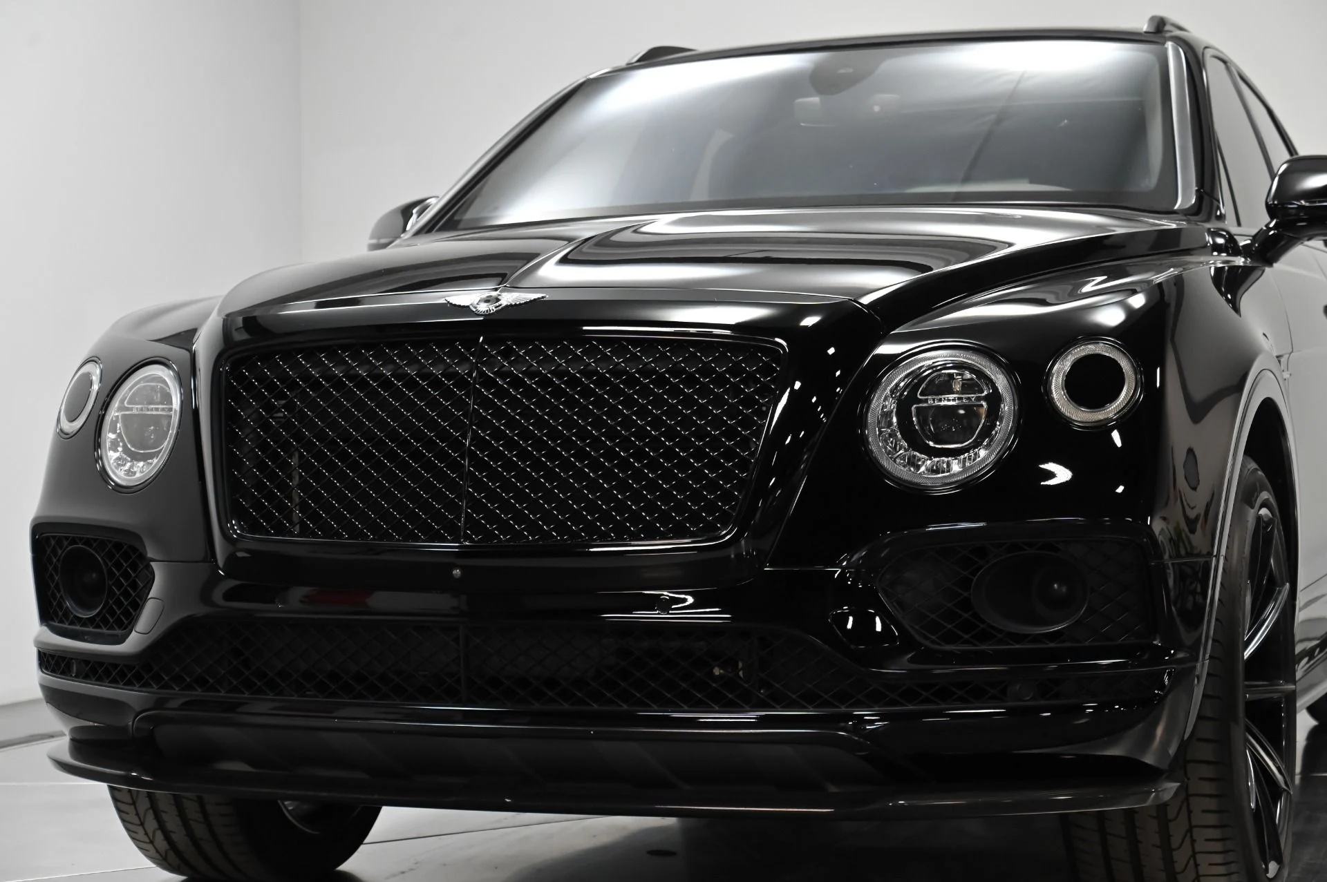 mph047_3482938376_Used_2018_Bentley_Bentayga_W12_1759788100_21b0b577fd