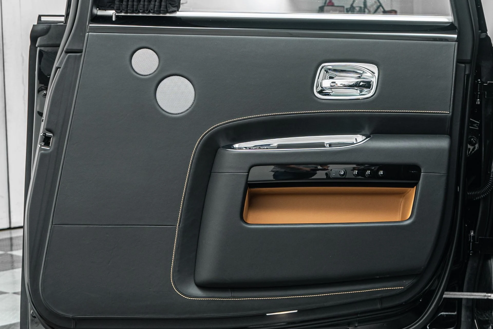 mph047_3505482104_Used_2017_Rolls_Royce_Ghost_Extended_Wheelbase_393_K_MSRP_Two_Tone_Paint_Rear_Chiller_1774532559_713a18de37