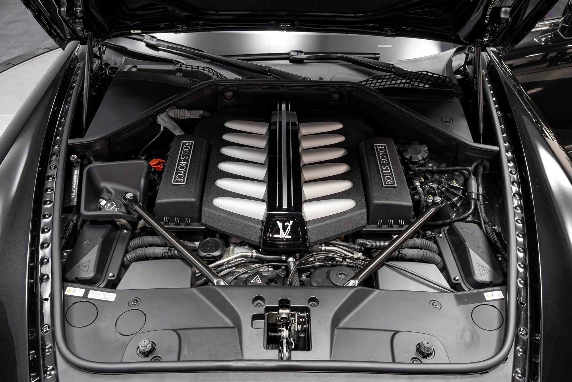 mph047_3527468320_Used_2011_Rolls_Royce_Ghost_1770323942_512e1af5bb