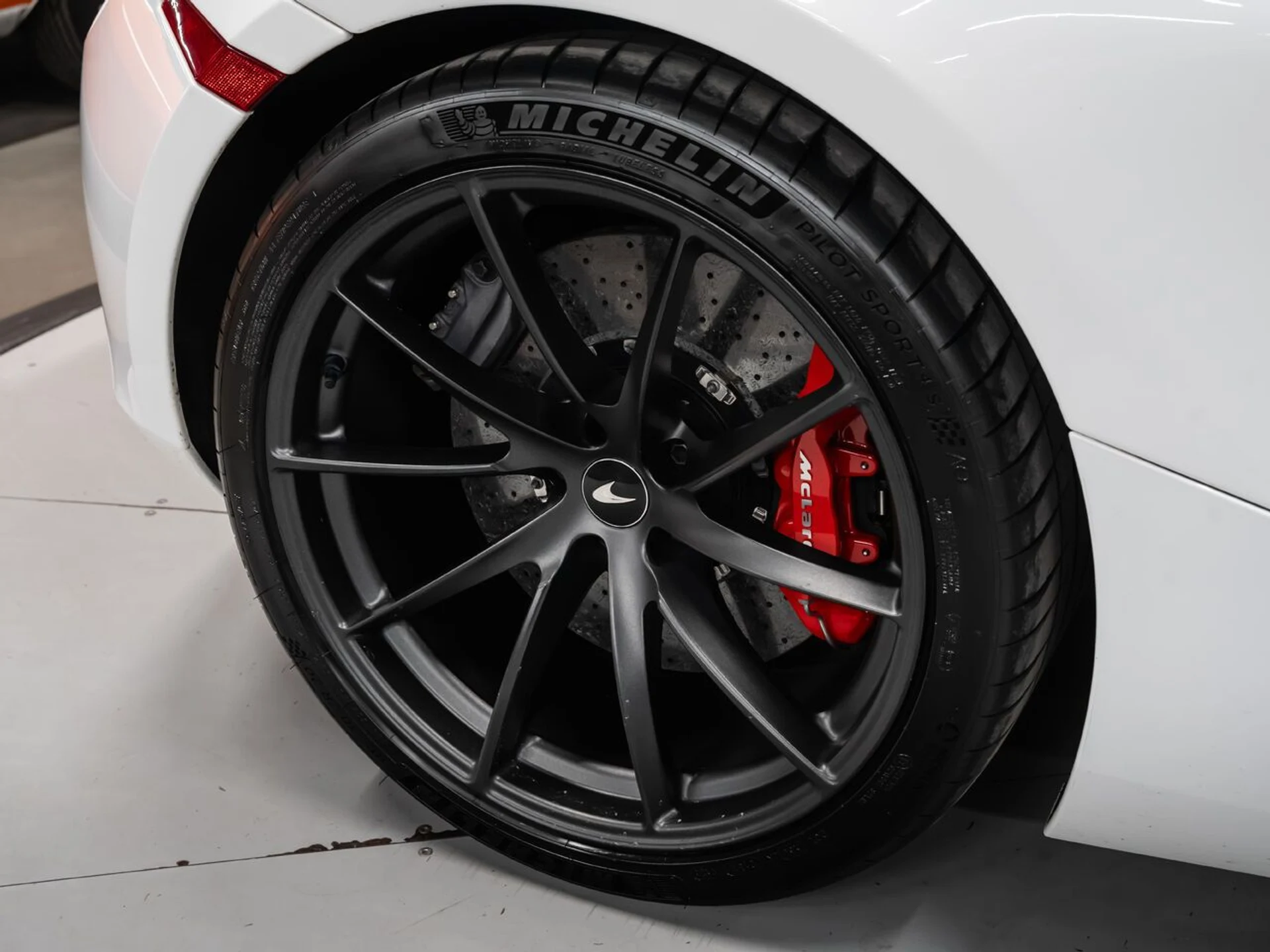 mph047_3544429765_mclaren_720s_2019_a3623f971c
