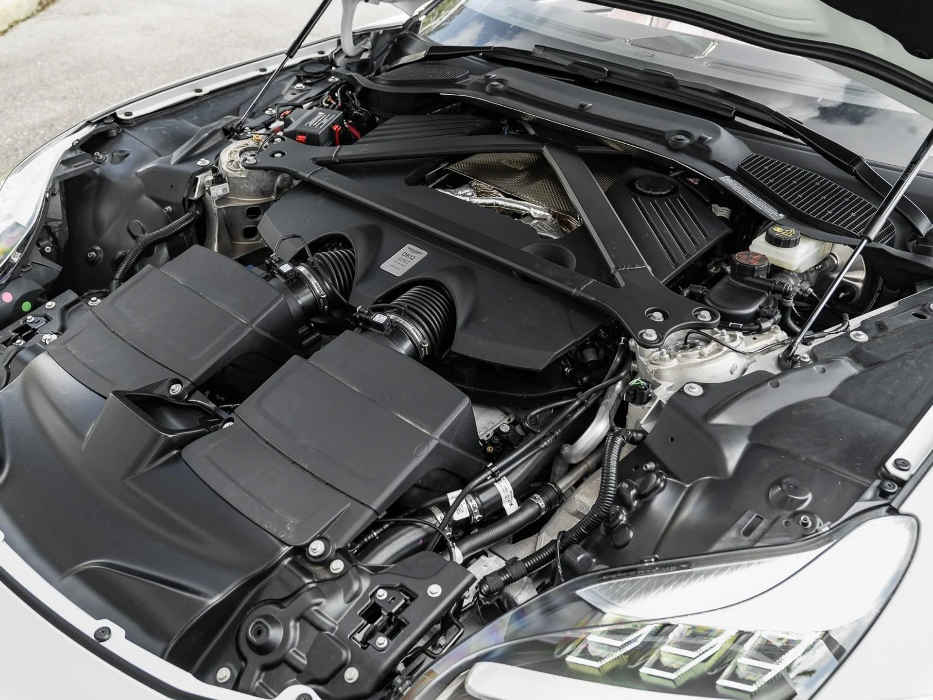 mph047_3545625517_Used_2025_Aston_Martin_DB_12_1761167168_944864f0cf