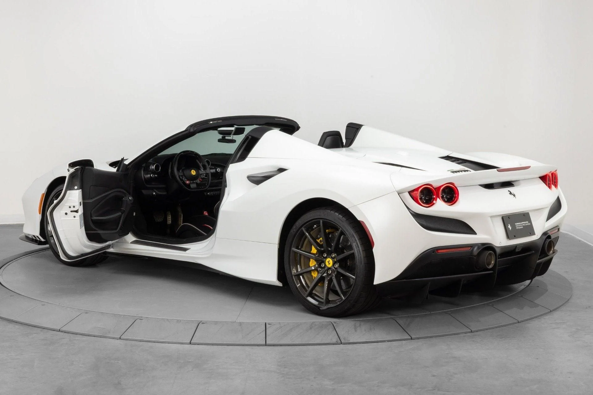 mph047_35754767_Used_2022_Ferrari_F8_Spider_1789652706_6303bbdd88
