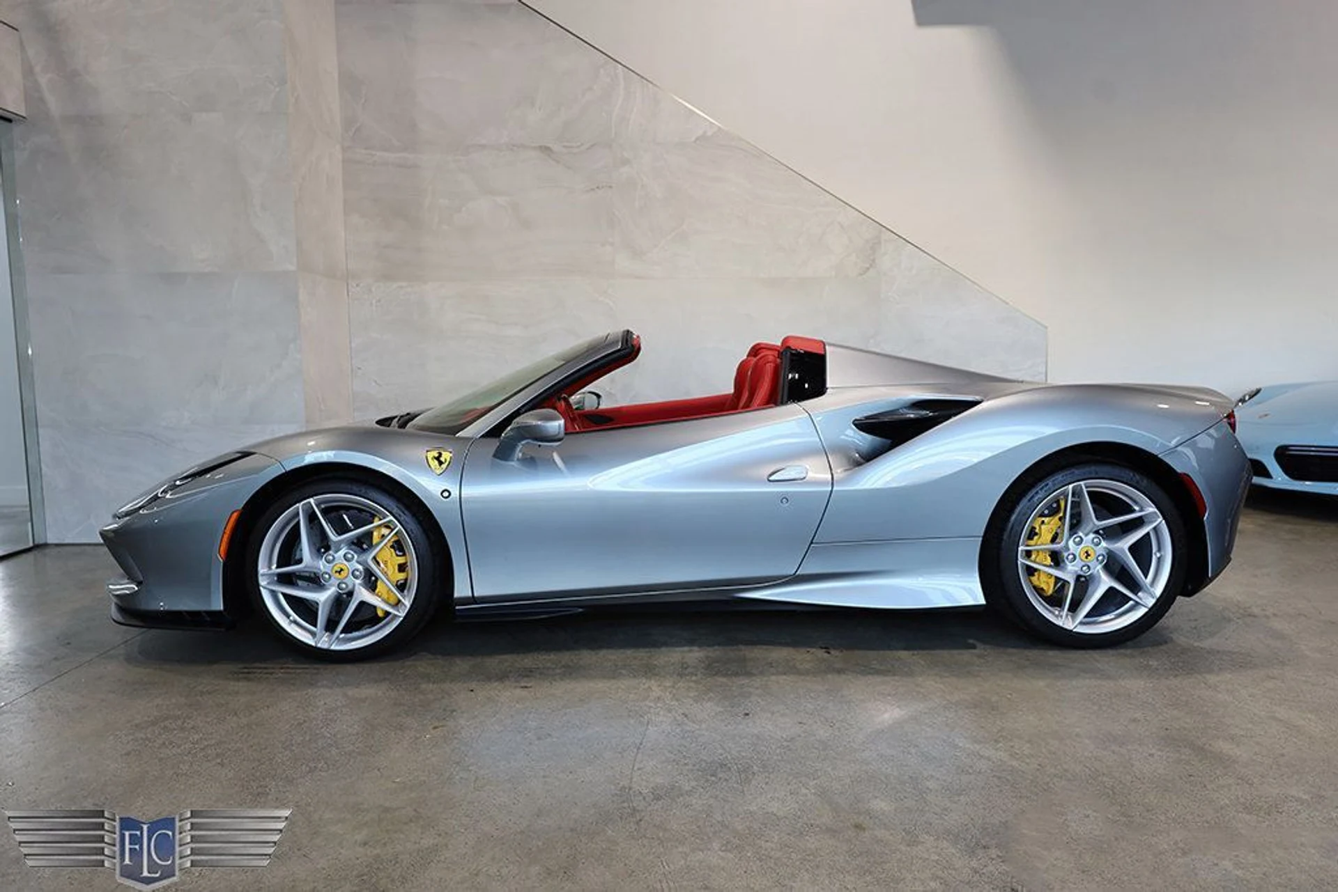 mph047_3578276226_used_2021_ferrari_f8_spider_convertible_9689_22996812_48_1024_67e3100617