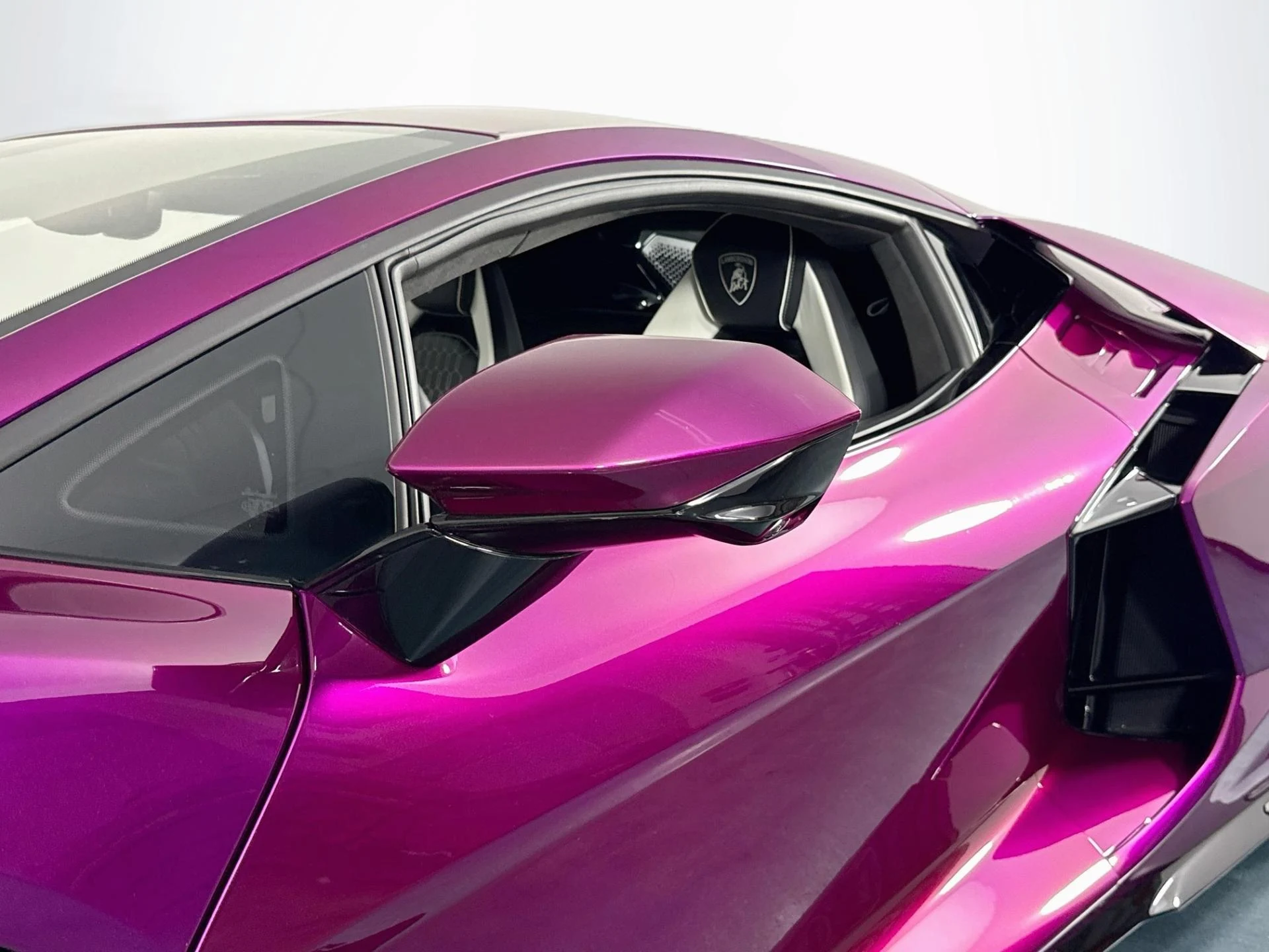 mph047_3604529940_Used_2024_Lamborghini_Revuelto_1787336728_dd406124d1