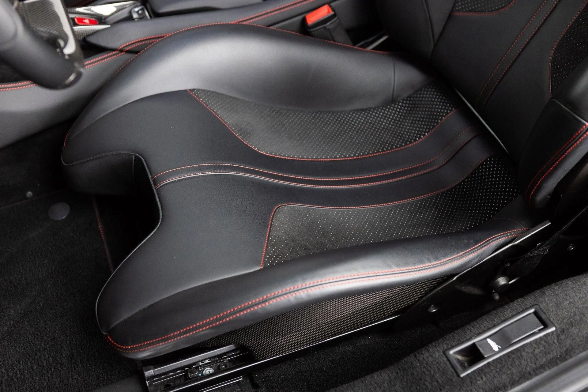 mph047_3619274054_Used_2020_Ferrari_F8_Tributo_1777367306_e41cf0b1d7