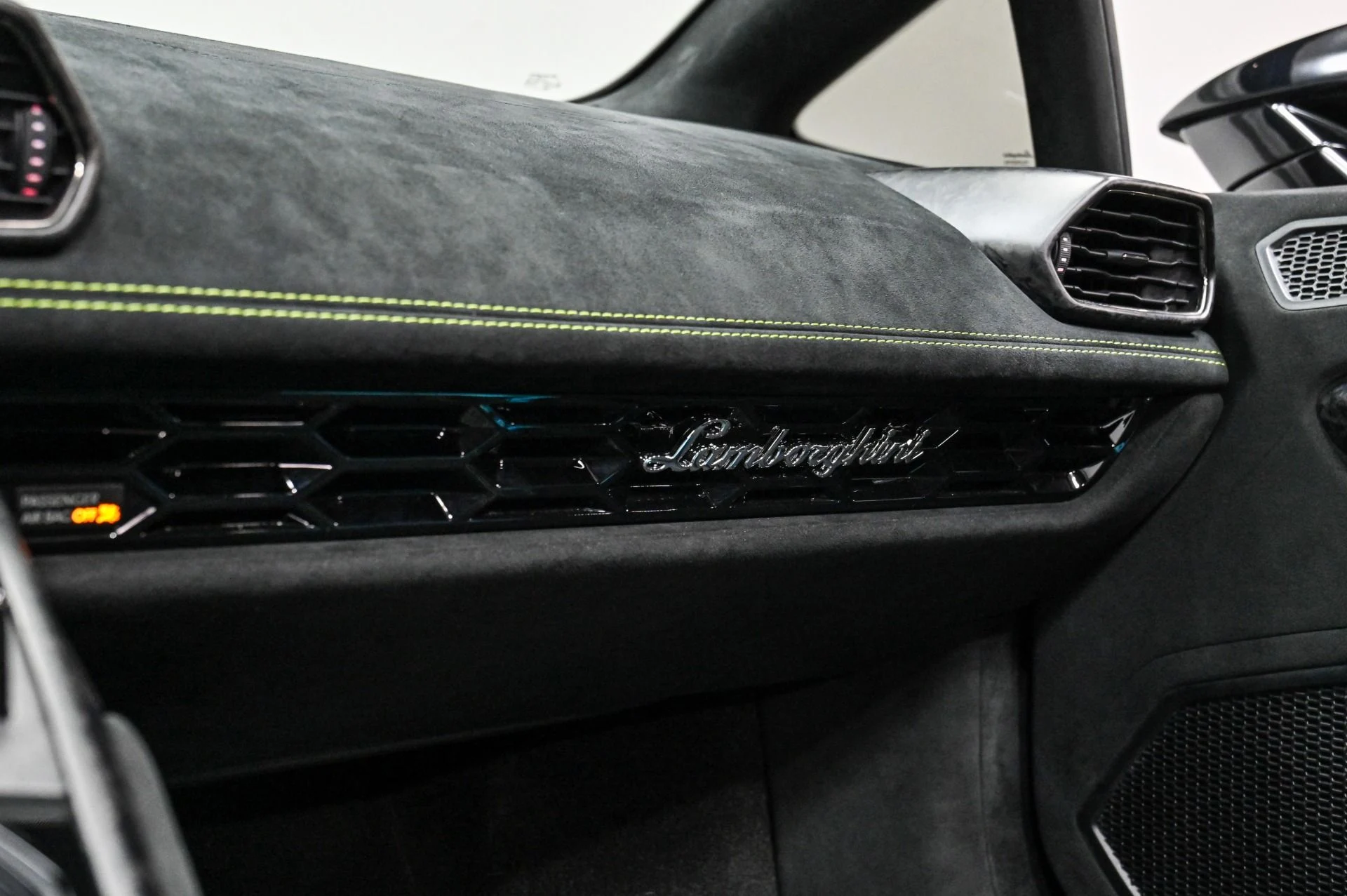 mph047_3649377127_Used_2019_Lamborghini_Huracan_Performante_1756916743_747d5df999