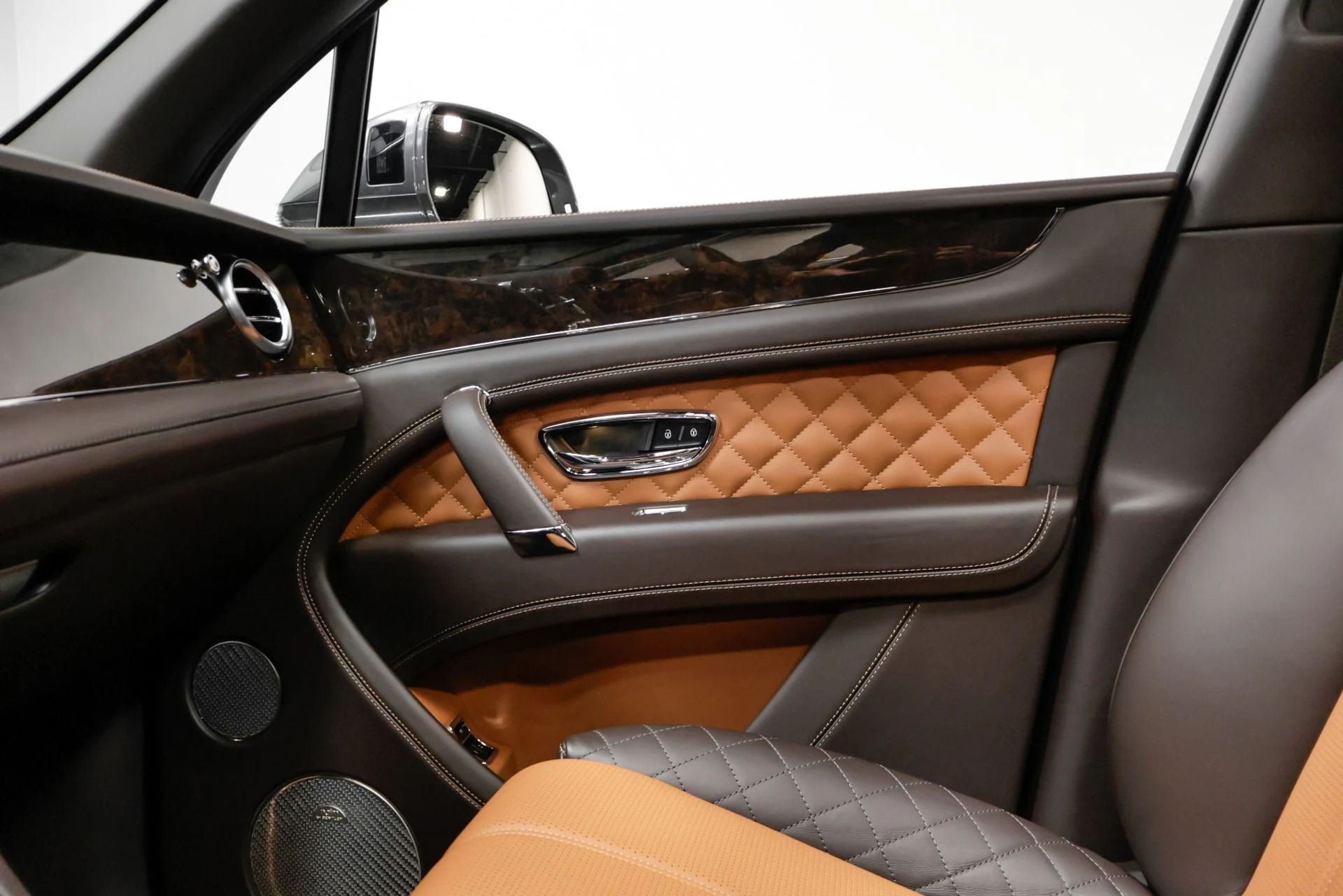 mph047_3658344602_Used_2020_Bentley_Bentayga_V8_1761664862_1f37a8ac7d