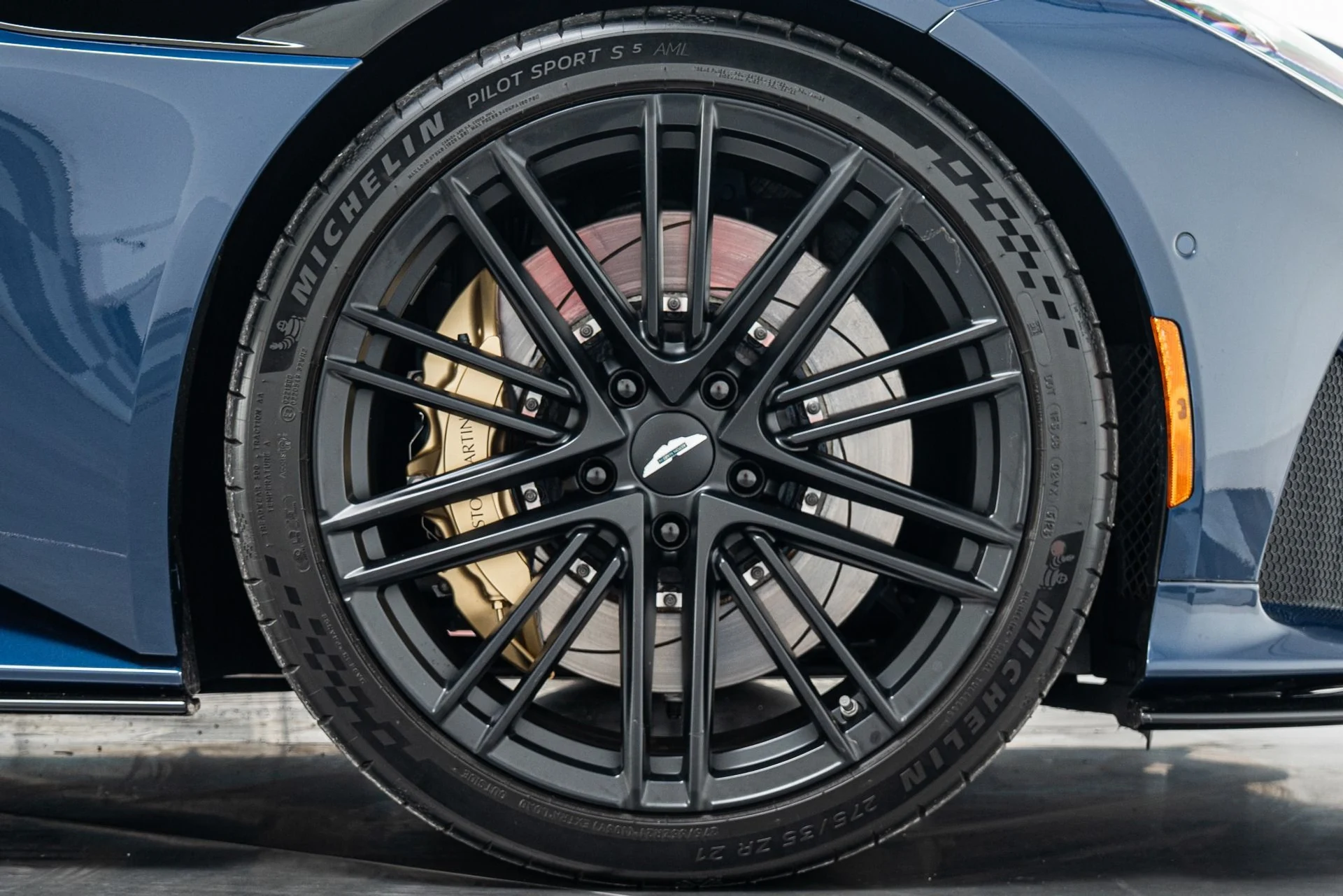 mph047_3665757372_Used_2024_Aston_Martin_DB_12_Volante_Carbon_Fiber_Bucket_Seats_Heritage_Paint_Color_1773867859_3a25329f27