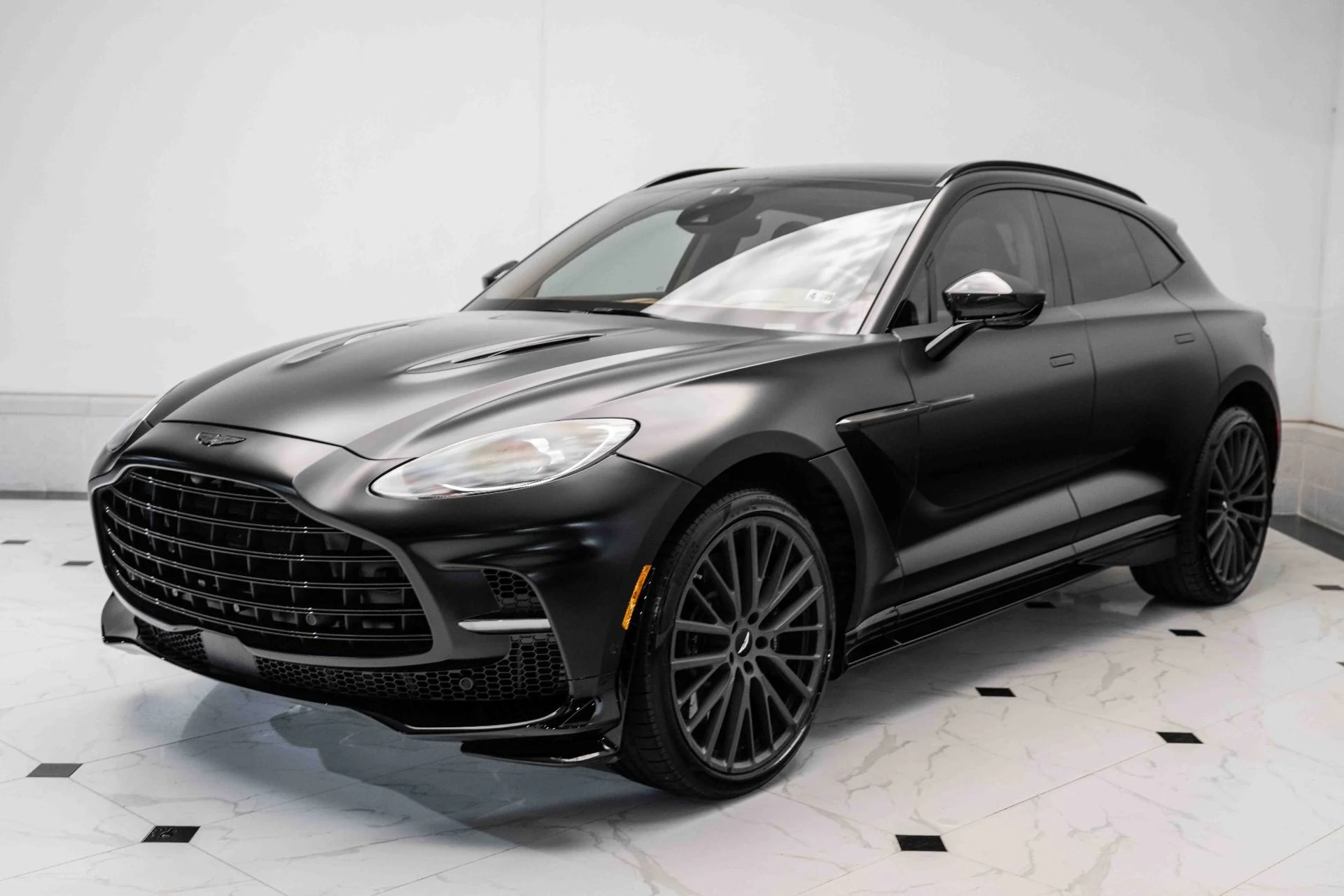 mph047_3674664993_Used_2023_Aston_Martin_DBX_707_1720795210_faabd35874