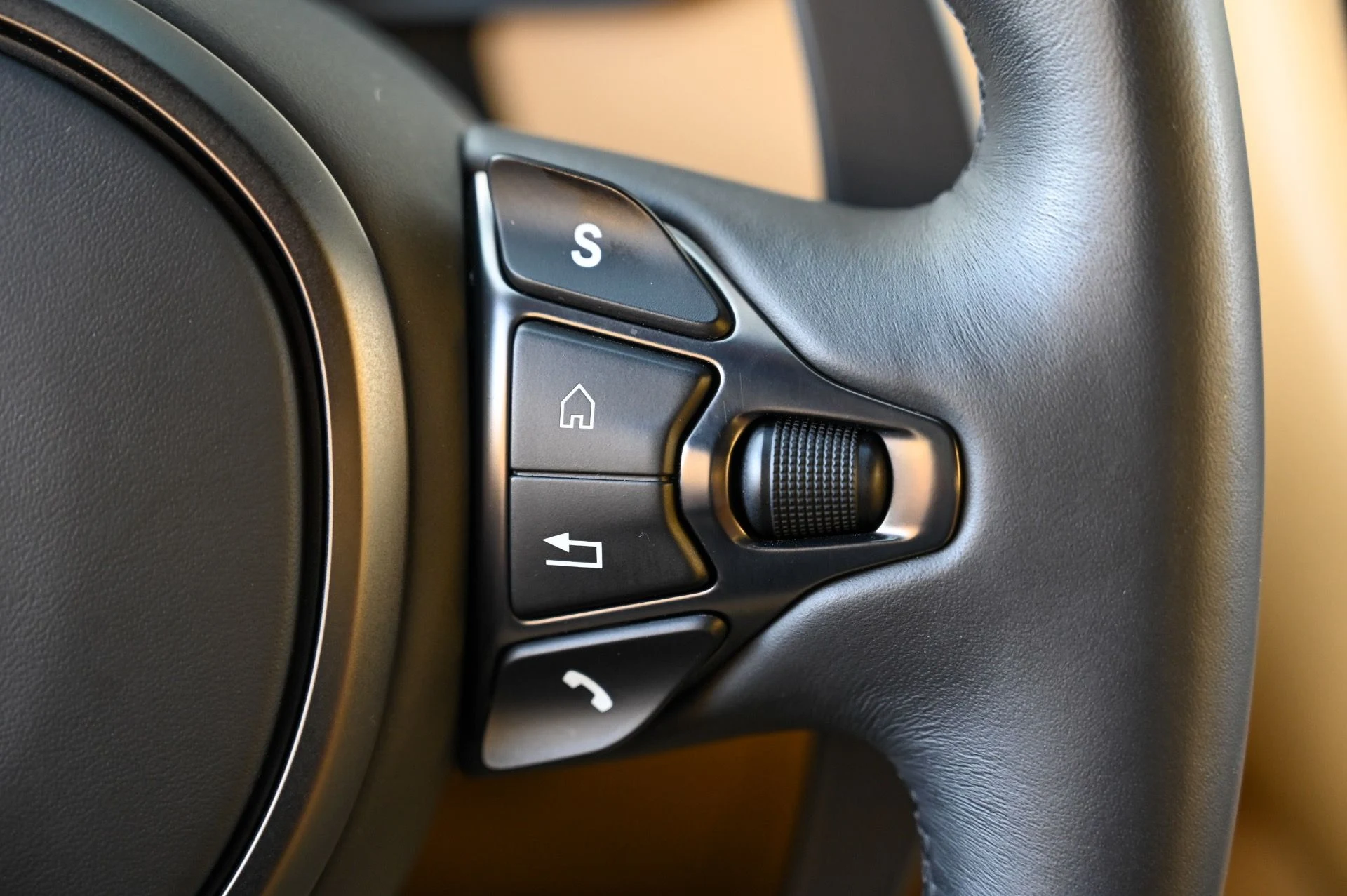 mph047_3676737876_Used_2020_Aston_Martin_DBS_Superleggera_1708981939_1add981172
