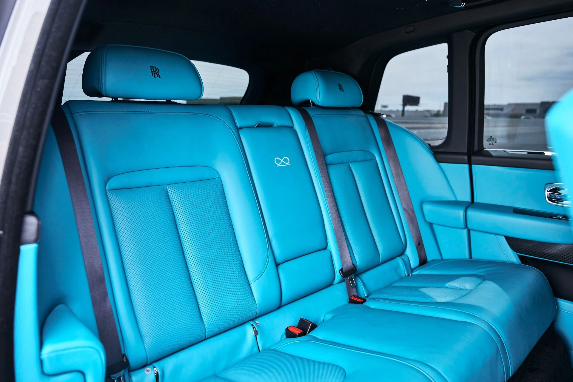 mph047_3691859839_Used_2025_Rolls_Royce_Cullinan_Black_Badge_1774912526_69fd318783