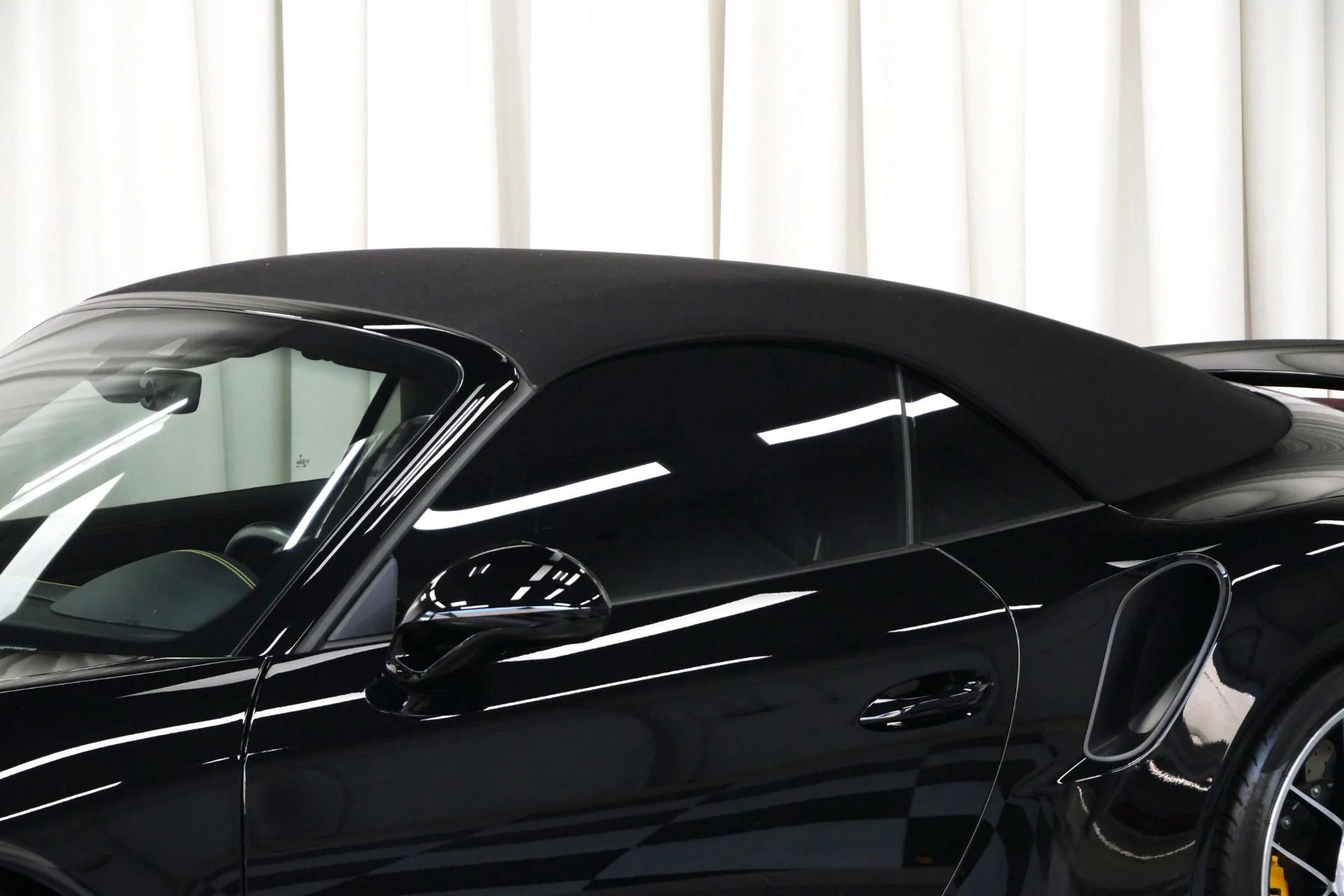 mph047_3701480419_Used_2019_Porsche_911_Turbo_S_Cabriolet_1756135575_f0a3a66911