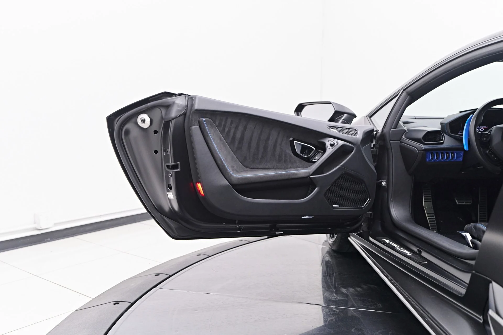 mph047_3756389115_Used_2021_Lamborghini_Huracan_EVO_Base_1758314684_a0823bc854