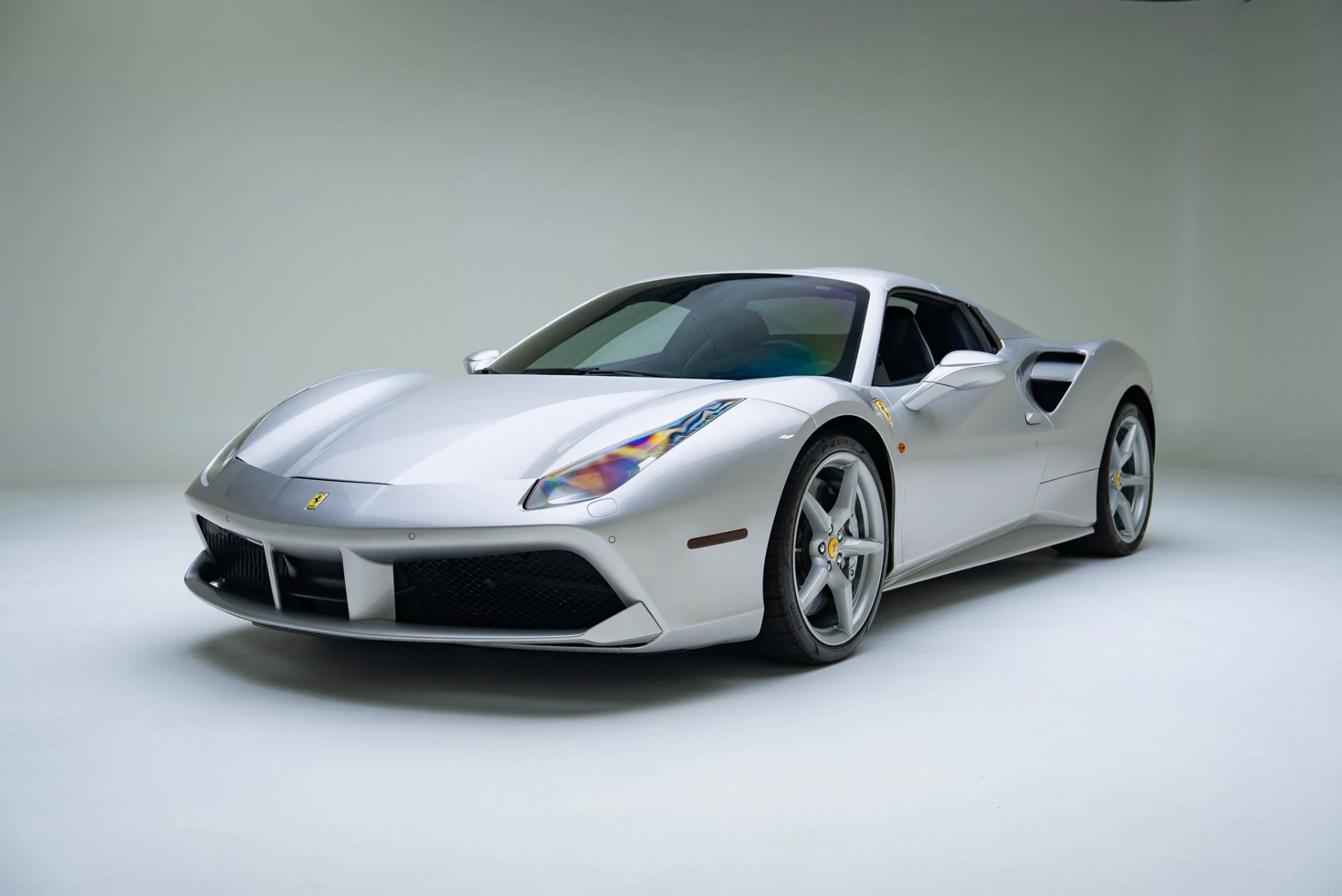 mph047_3776781706_Used_2017_Ferrari_488_Spider_1762375346_2aba0cfd65