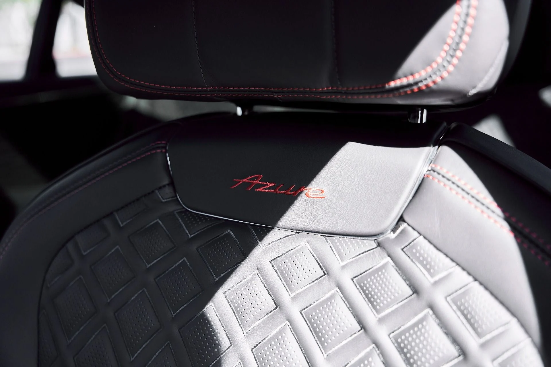 mph047_3806617776_Used_2023_Bentley_Flying_Spur_V8_1773280695_72fc997411