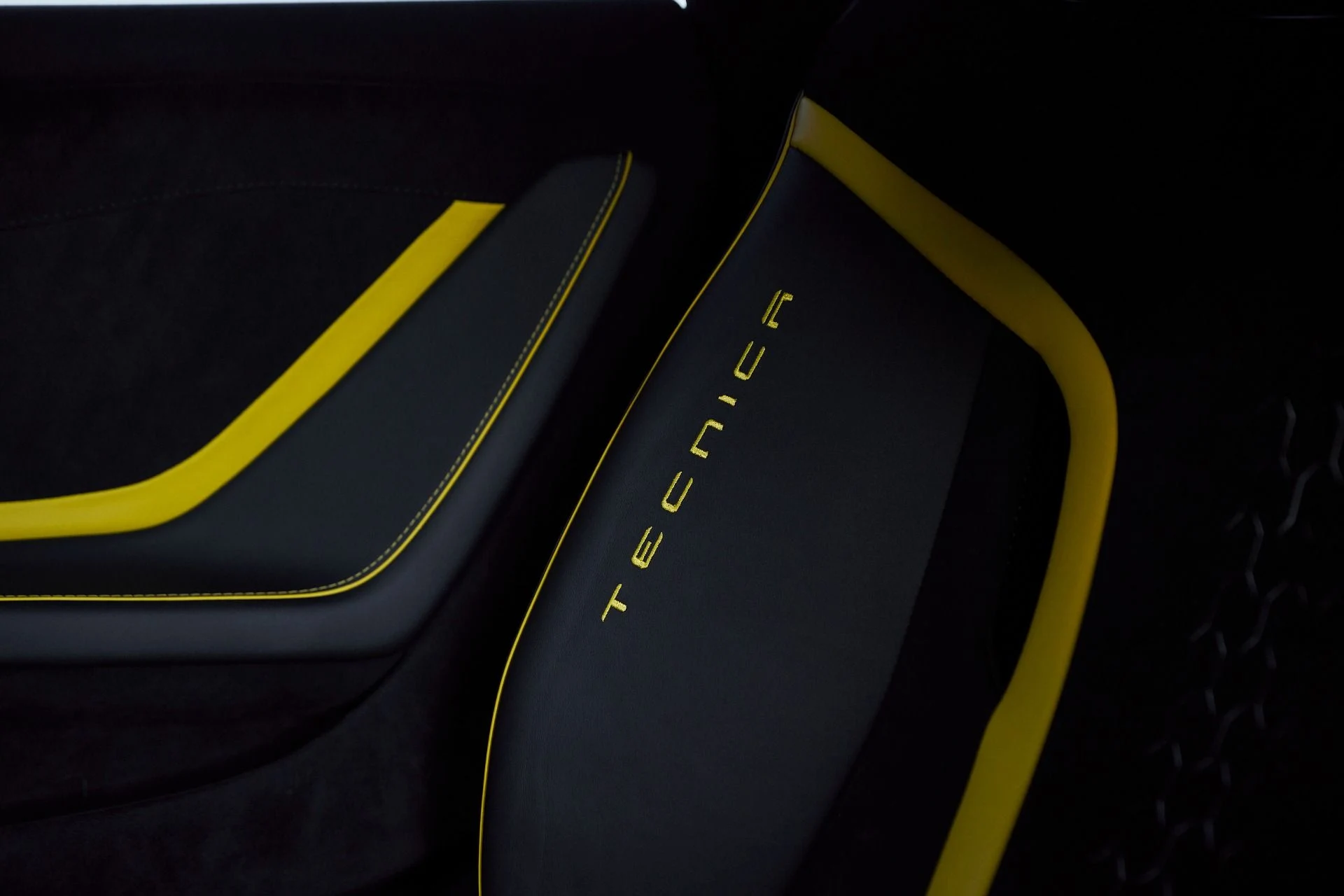 mph047_3849929961_Used_2023_Lamborghini_Huracan_Tecnica_Base_1765333549_93a1b6a82b