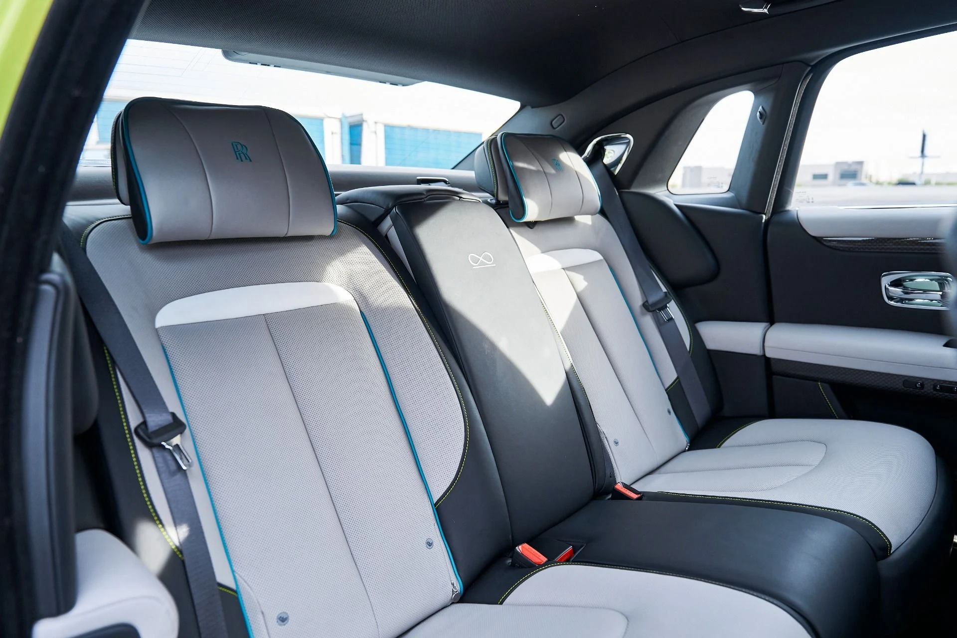 mph047_3871381111_Used_2025_Rolls_Royce_Ghost_Black_Badge_1769049536_cd42559940