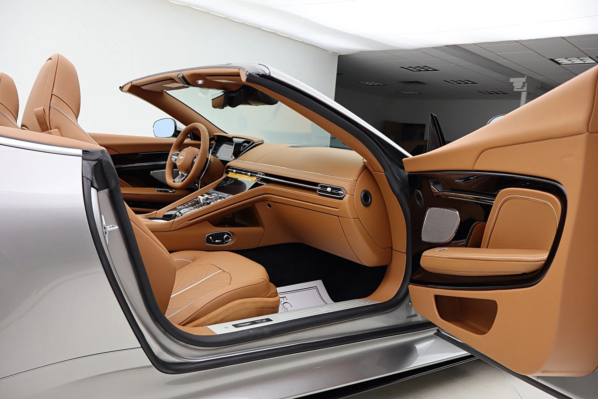 mph047_387426728_New_2026_Aston_Martin_DB_12_S_Volante_ee2601e43f