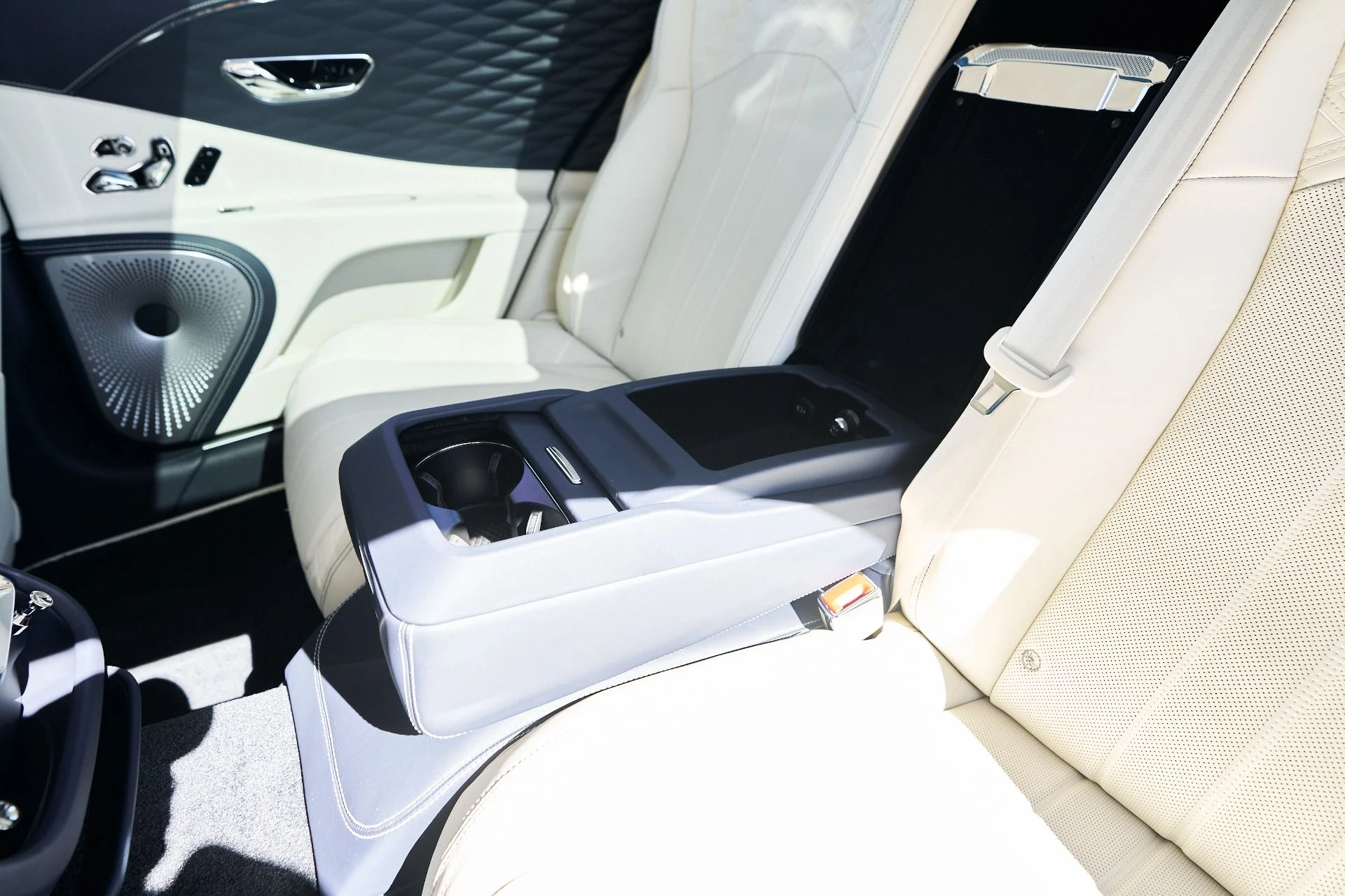 mph047_3893131818_Used_2024_Bentley_Flying_Spur_Mulliner_W12_1760650677_5e174f88b9